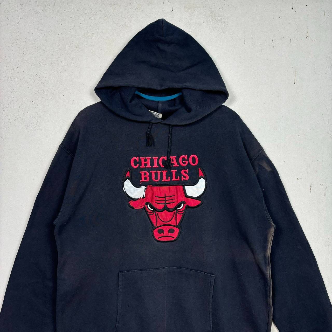 Nutmeg Vtg 90s Chicago Bulls Nutmeg Mills Hoodie NBA USA Size L Size US L / EU 52-54 / 3 - 3 Thumbnail