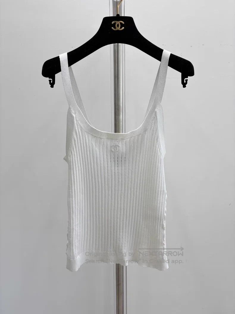 Chanel Chanel White suspender vest Size XS / US 0-2 / IT 36-38 - 2 Thumbnail