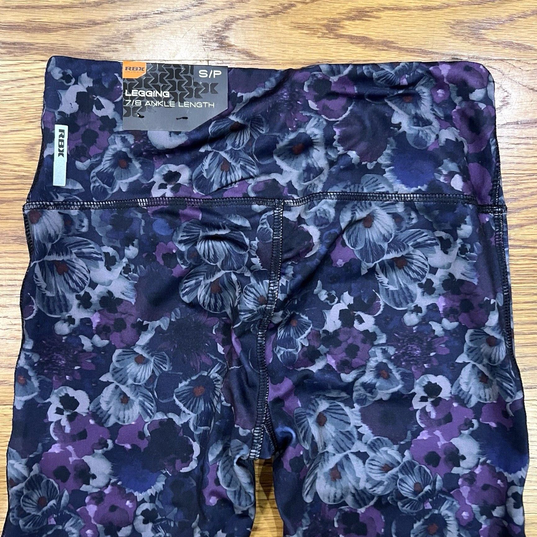 Reebok VINTAGE Reebok Women's Athletic Leggings Size Small Ankle Purple Floral Sport Activewear Size 28" / US 6 / IT 42 - 2 Thumbnail