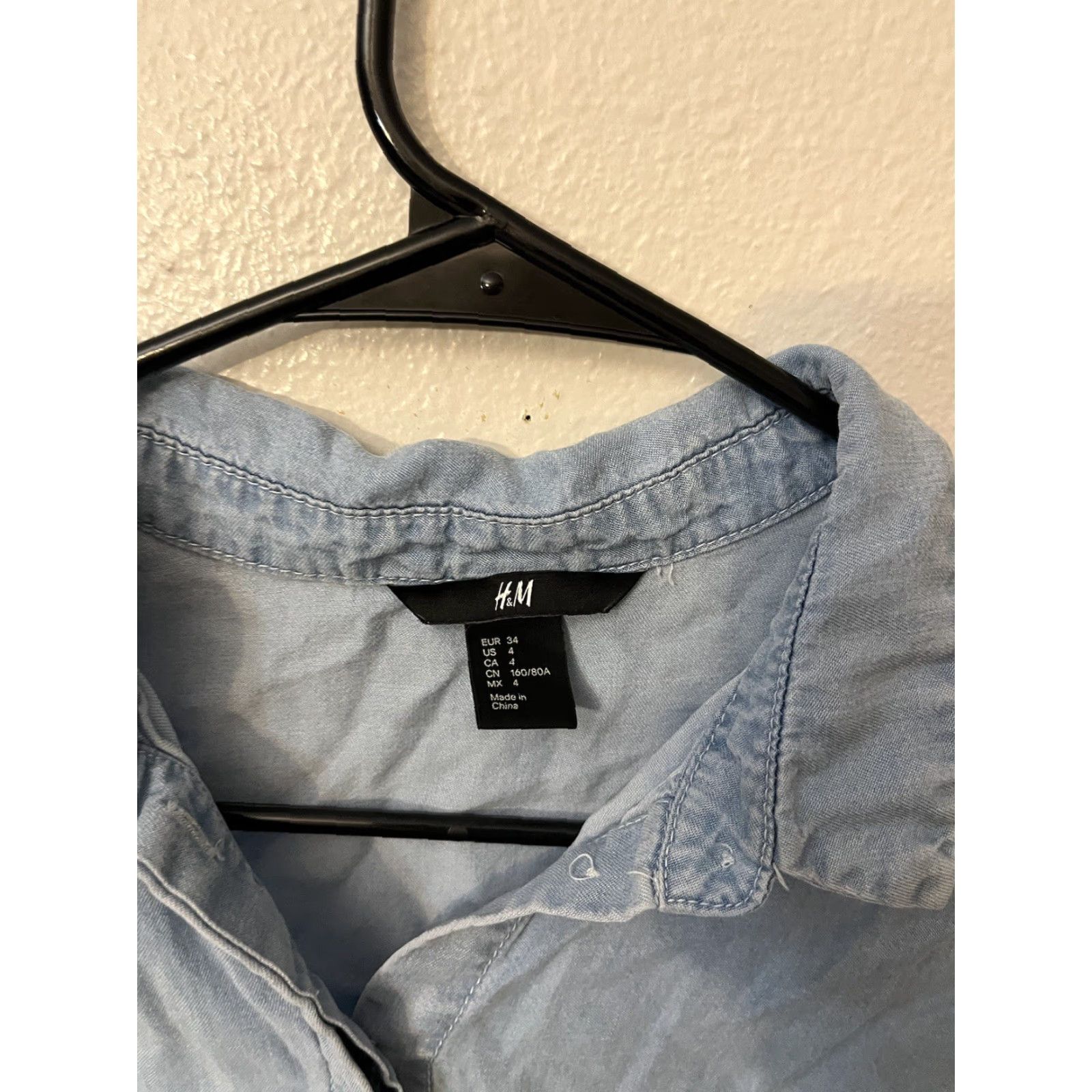 H&M VINTAGE H&M Women's Sleeveless Blouse Size 4 Lyocell Chambray Button-Down Shirt Casual Spring Summer Size S / US 4 / IT 40 - 2 Thumbnail