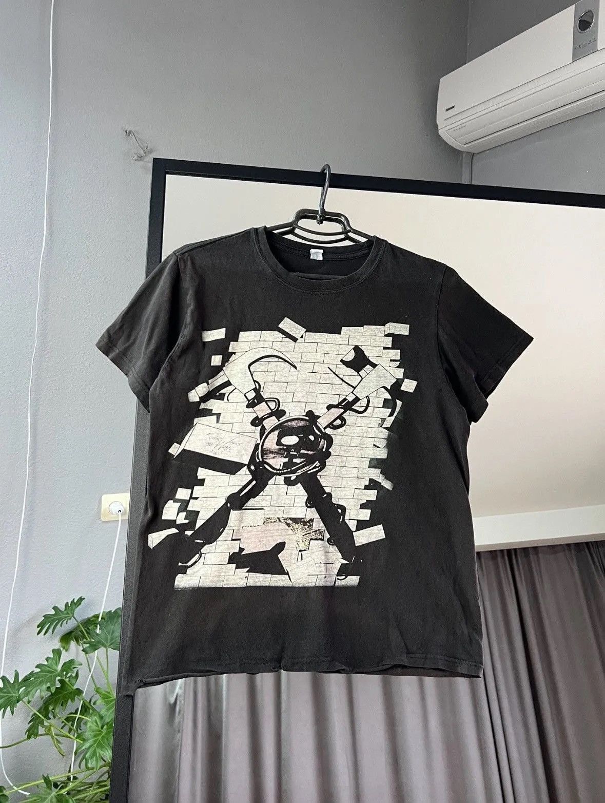 Japanese Brand × Pink Floyd × Vintage Vintage Pink Floyd Roger Water band tee rock the dirk side Size US M / EU 48-50 / 2 - 1 Thumbnail