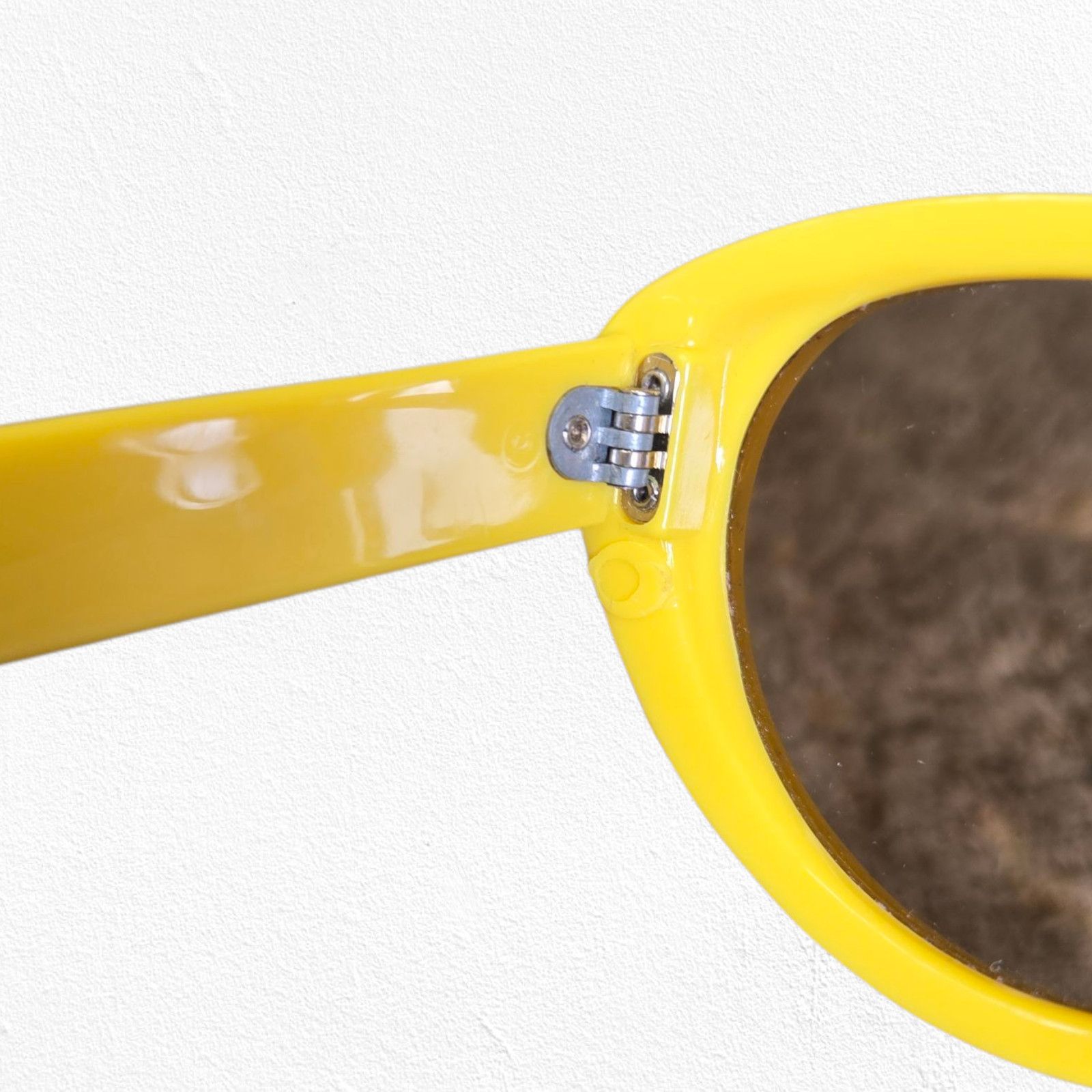Vintage 1950s Yellow Mod Cat Eye Sunglasses Bold Oval Frame Size ONE SIZE - 7 Thumbnail