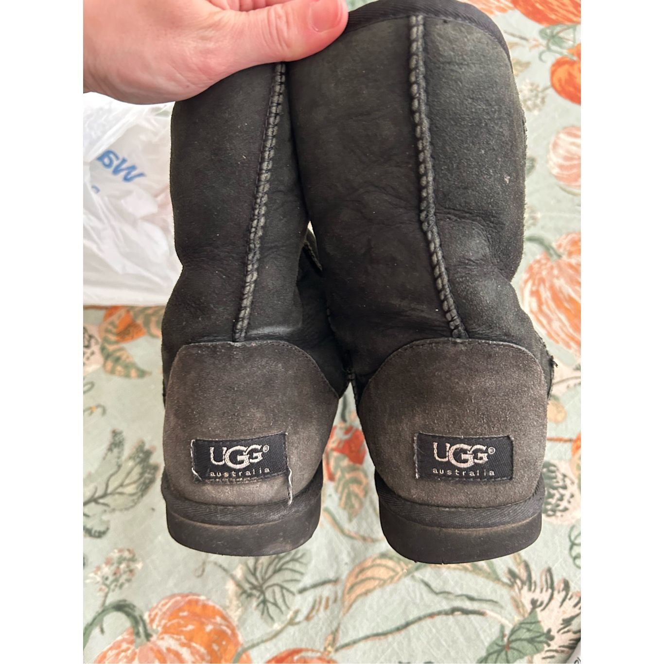 Ugg UGG Australia Classic Short Boots in Black, Winter Shearling Size US 8 / IT 38 - 9 Thumbnail