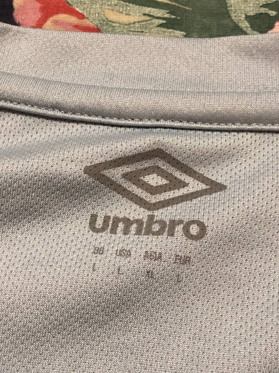 Umbro Vintage T-shirt logo Umbro O2 sportwear Jerseys Y2K Size US L / EU 52-54 / 3 - 2 Thumbnail