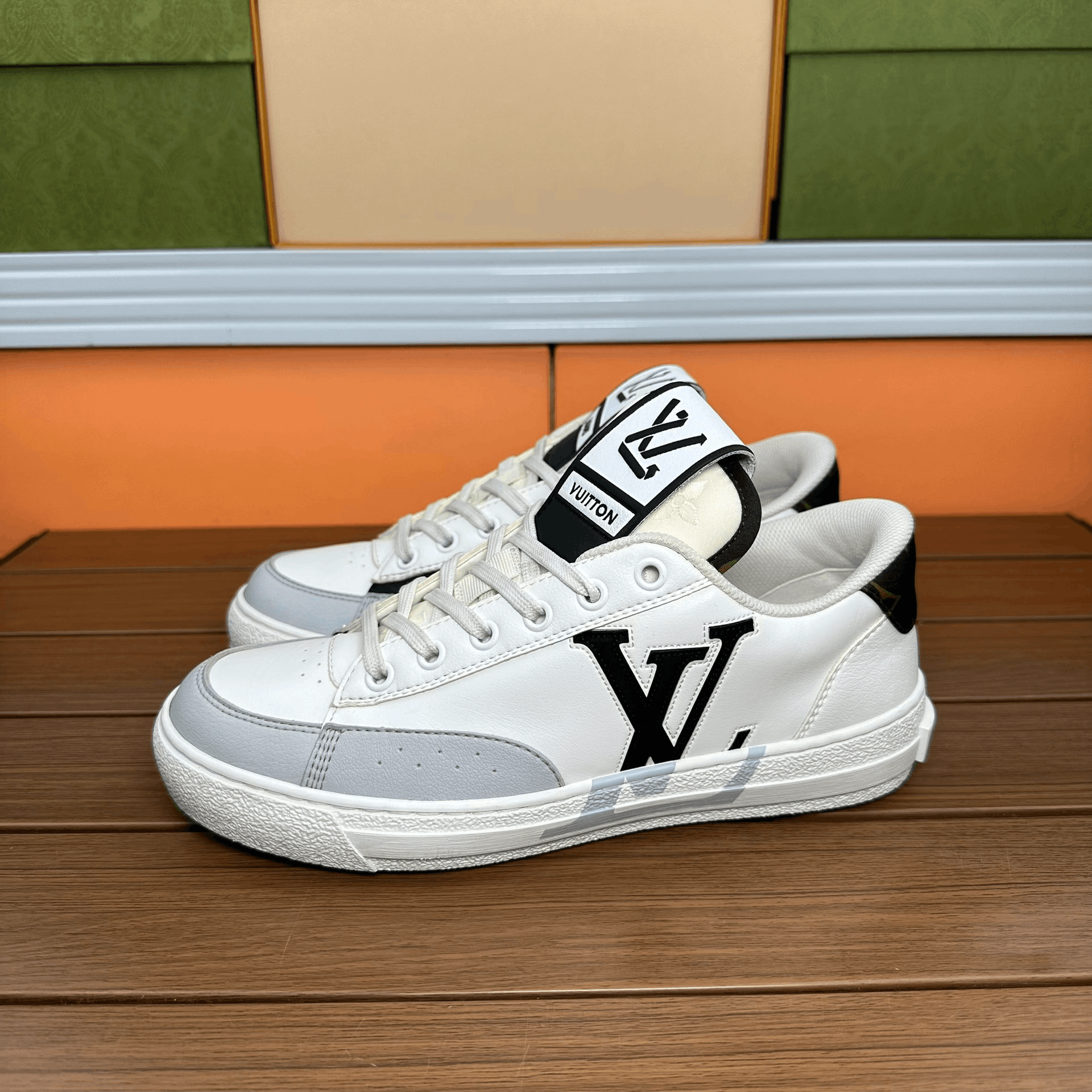 Louis Vuitton Louis Vuitton Casual White Lowtop Sneakers it_36-5 Women Size US 6.5 / IT 36.5 - 1 Thumbnail
