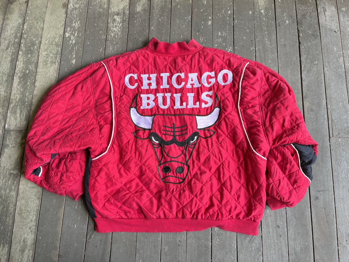 NBA Vintage Chicago Bulls thin Puffer Jacket Size US L / EU 52-54 / 3 - 1 Thumbnail