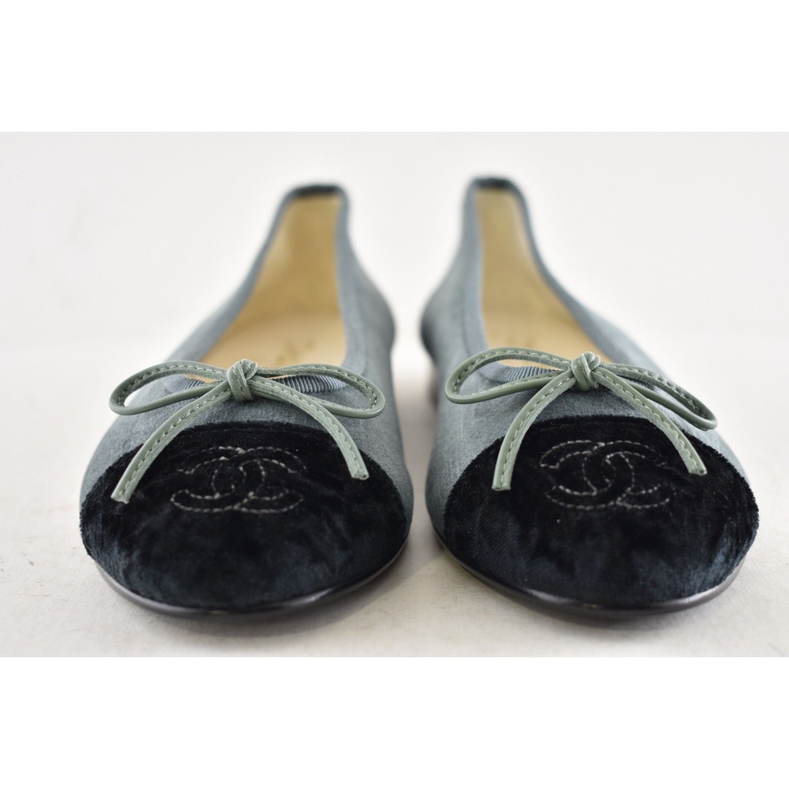 Chanel Chanel 24A Green Black Velvet CC Logo Ballet Flat 36 Size US 6 / IT 36 - 12 Thumbnail