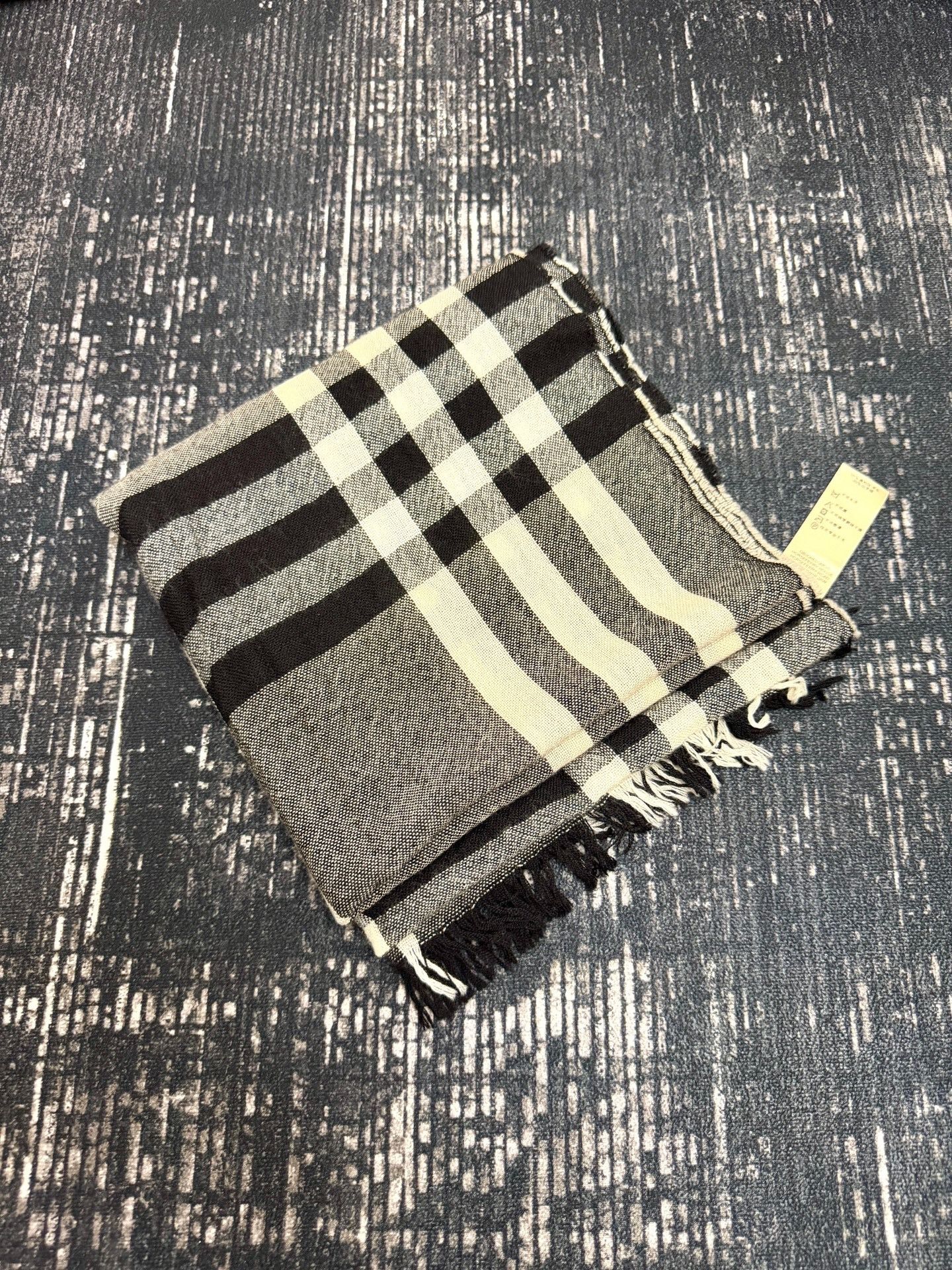 Burberry Burberry Classic Gray White Black Scarf Size ONE SIZE - 1 Thumbnail