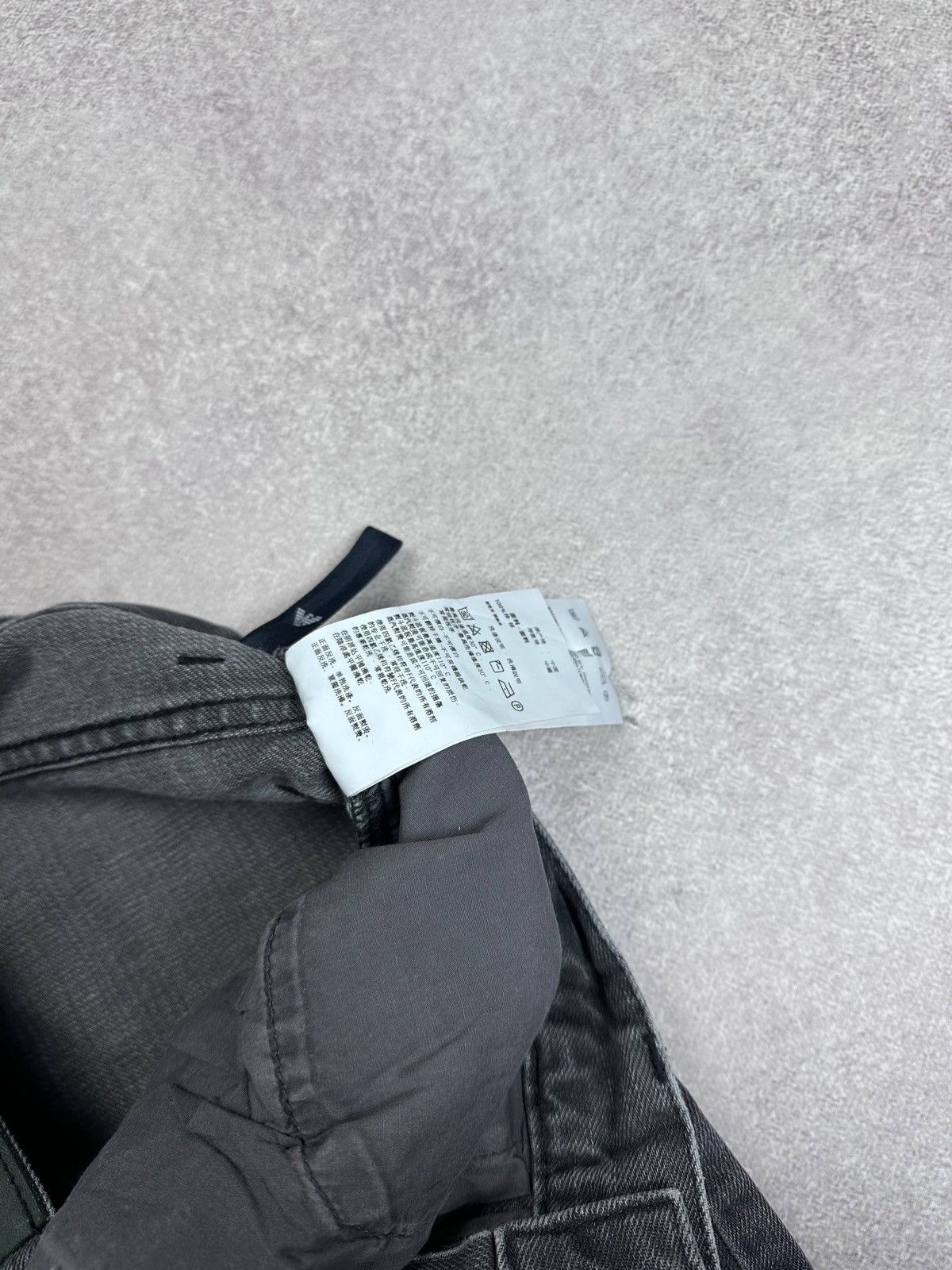 Emporio Armani Vintage Emporio Armani Metal Logo Grey Baggy Jeans Rare 30 Size US 30 / EU 46 - 13 Thumbnail