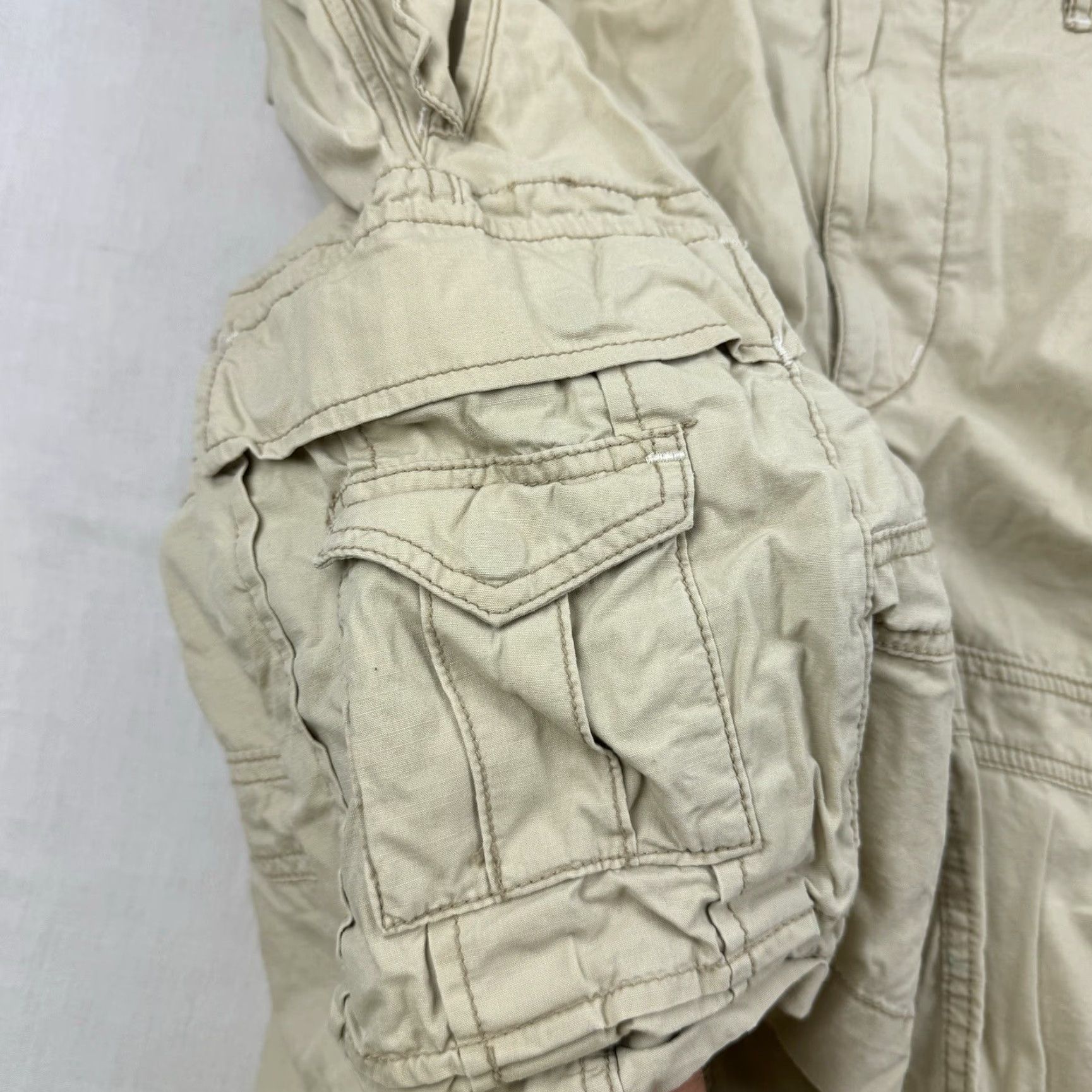 Polo Ralph Lauren Vintage Polo Ralph Lauren Cargo Shorts 36 Khakis Baggy Military Surplus Adult Men Ivory 10 in Inseam Relaxed Regular Zip Solid Pattern Size US M / EU 48-50 / 2 - 6 Thumbnail