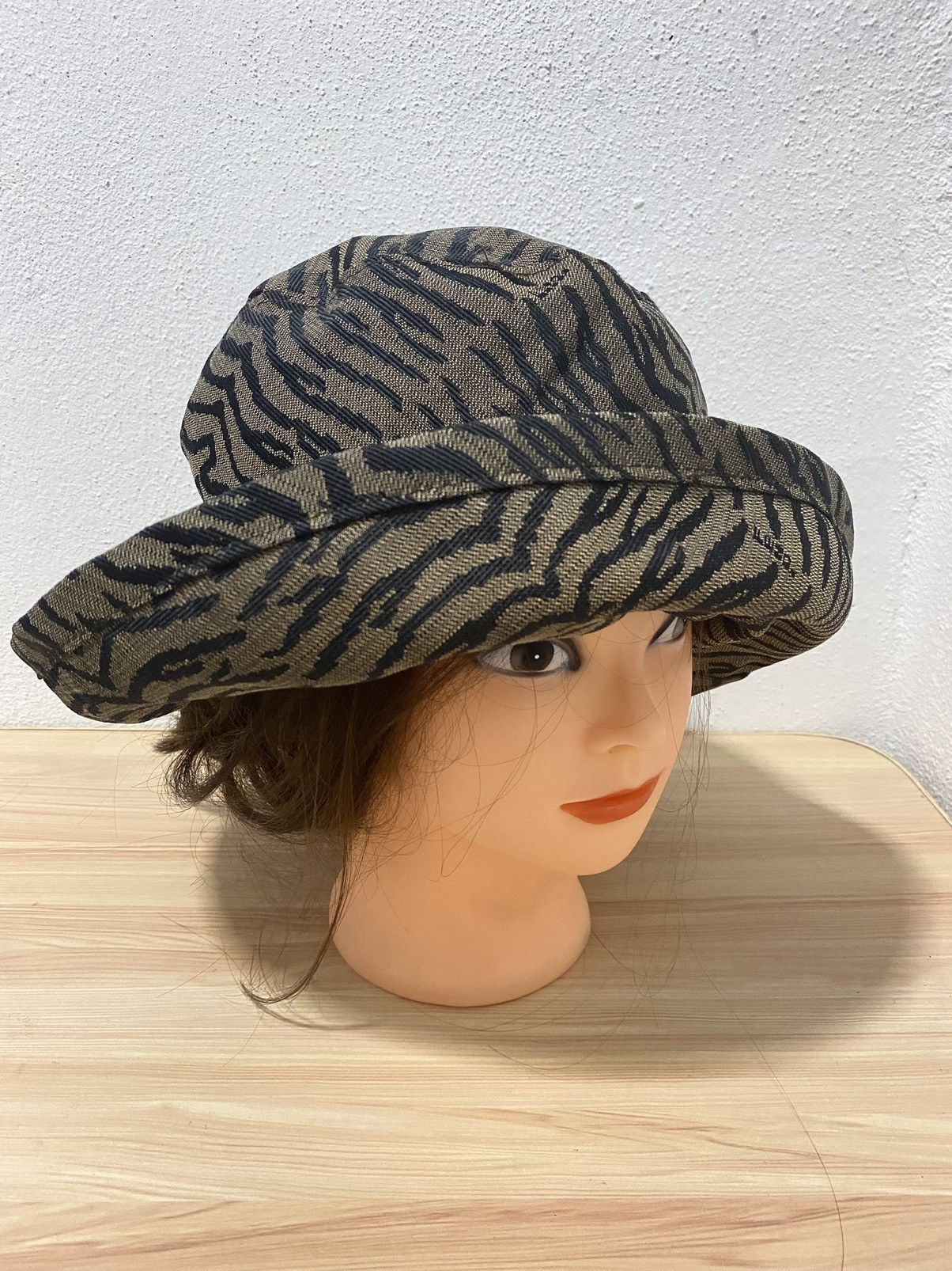 Fendi Vintage Fendi Zebra Stripes Bucket Hat Size ONE SIZE - 9 Thumbnail
