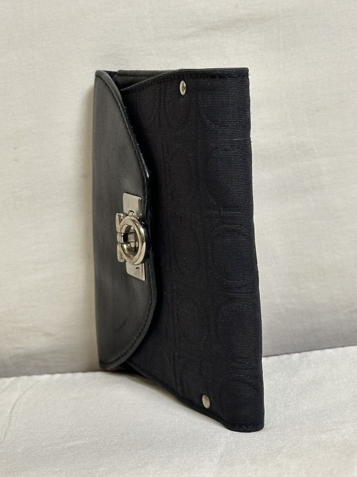 Salvatore Ferragamo vintage Salvatore Ferragamo Gancini black bifold wallet. Size ONE SIZE - 6 Thumbnail