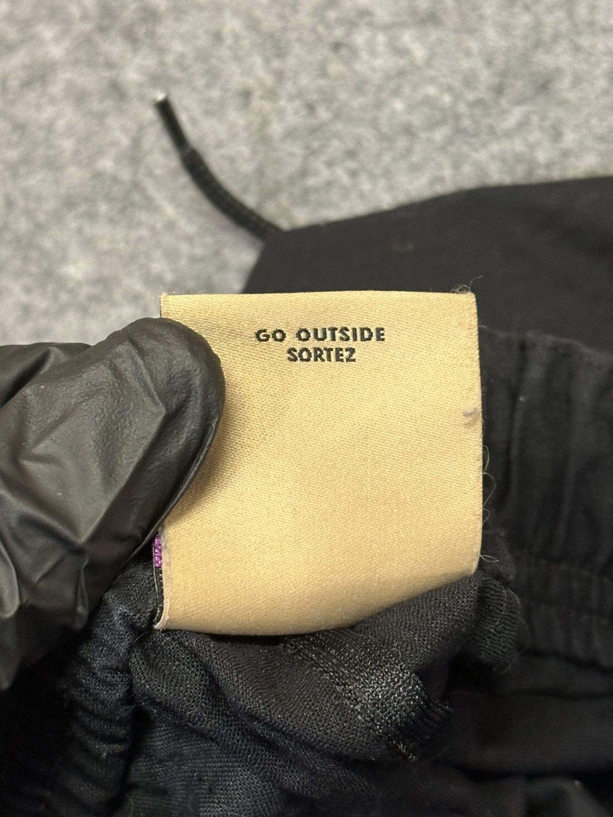 Nike ACG Nike ACG trail pants with a built-in belt and zip pockets. Size US 34 / EU 50 - 9 Thumbnail