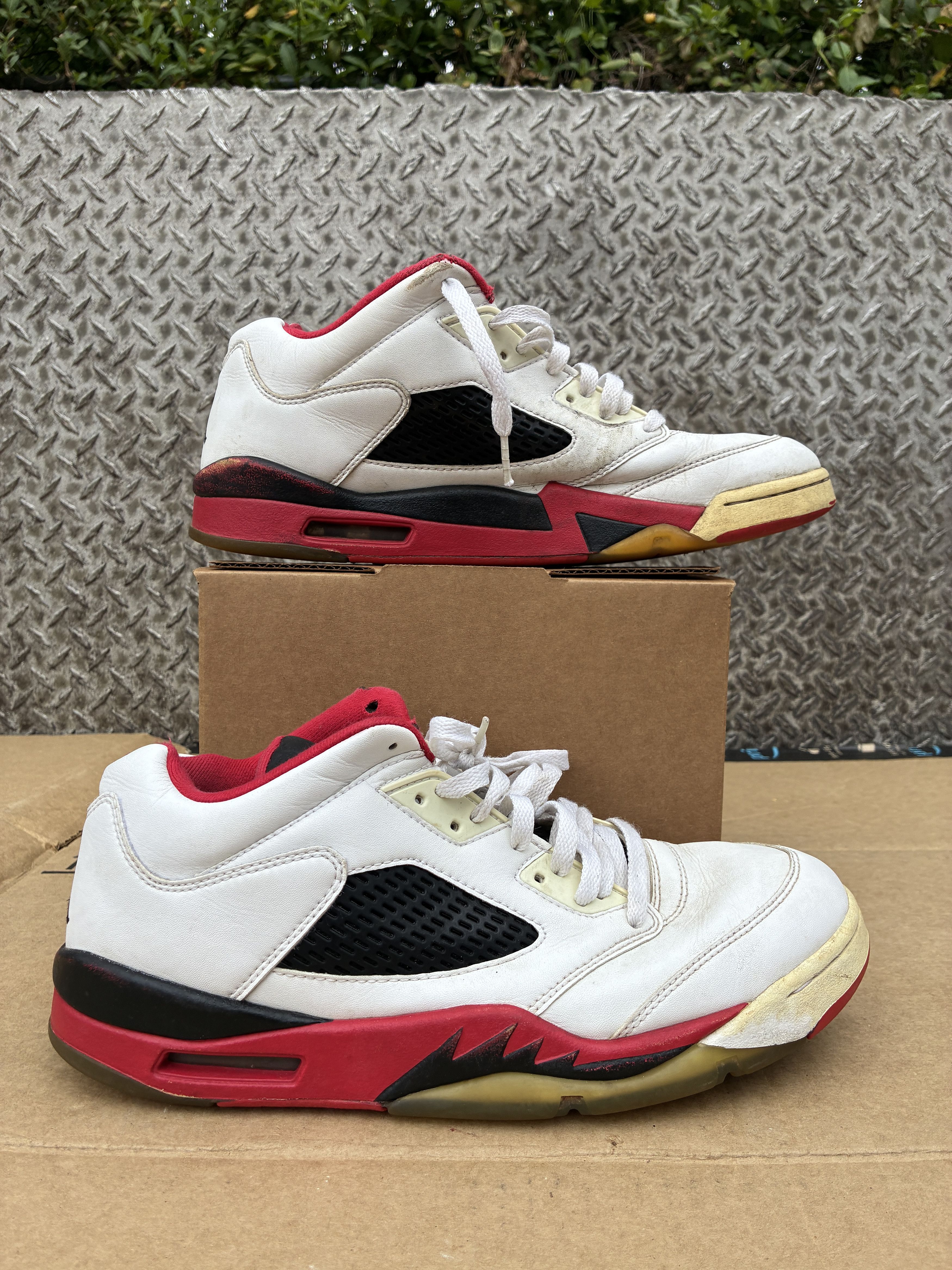 Jordan Brand Nike Air Jordan 5 Retro Low Fire Red 2016 Men's Size 10.5 Size US 10.5 / EU 43-44 - 1 Thumbnail