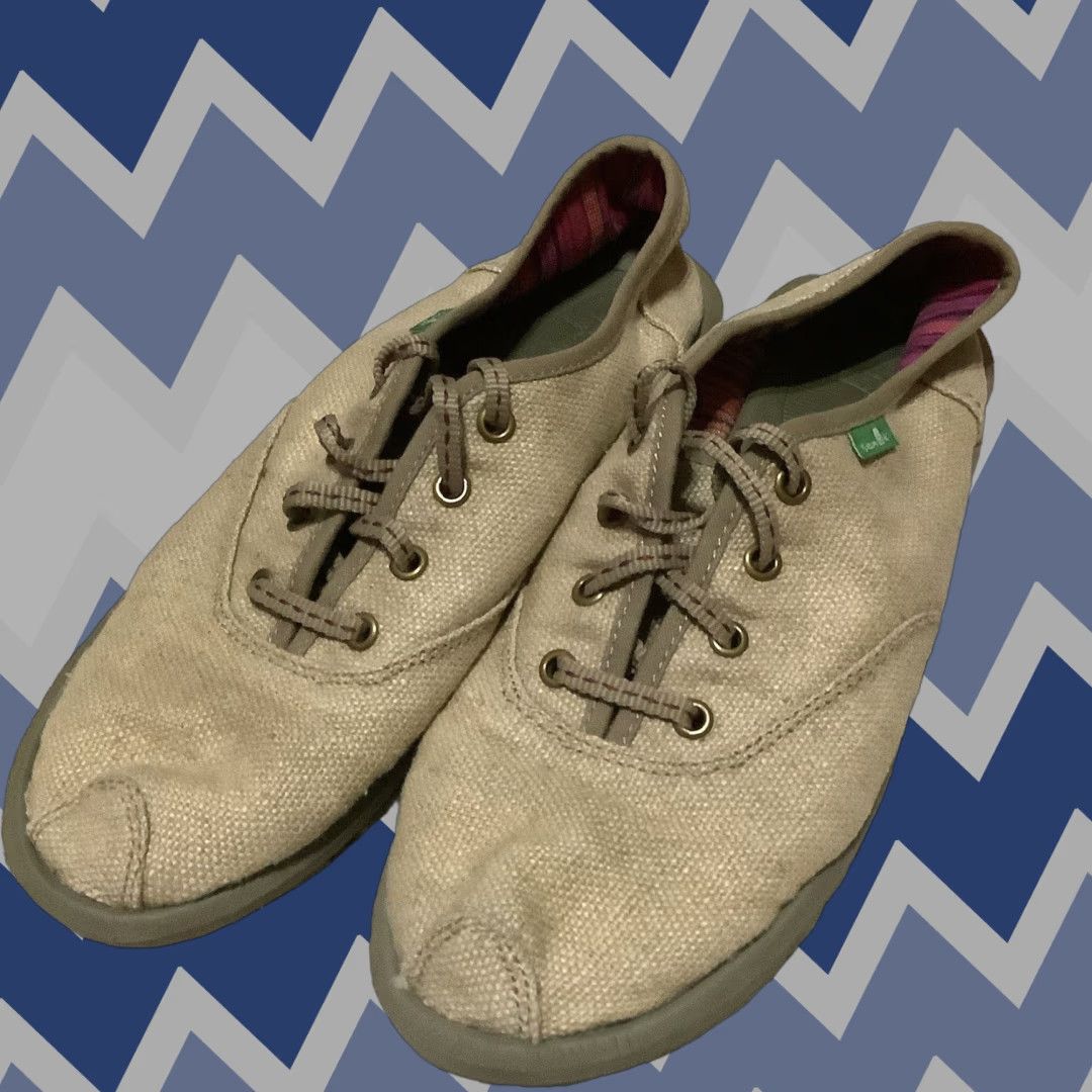 Sanuk Sanuk Casual Sneaker Tie Shoe Sz 10 Women's Beige Canvas Low Top Flat Lace Up Lake Shoes Size L / US 10 / IT 46 - 1 Thumbnail