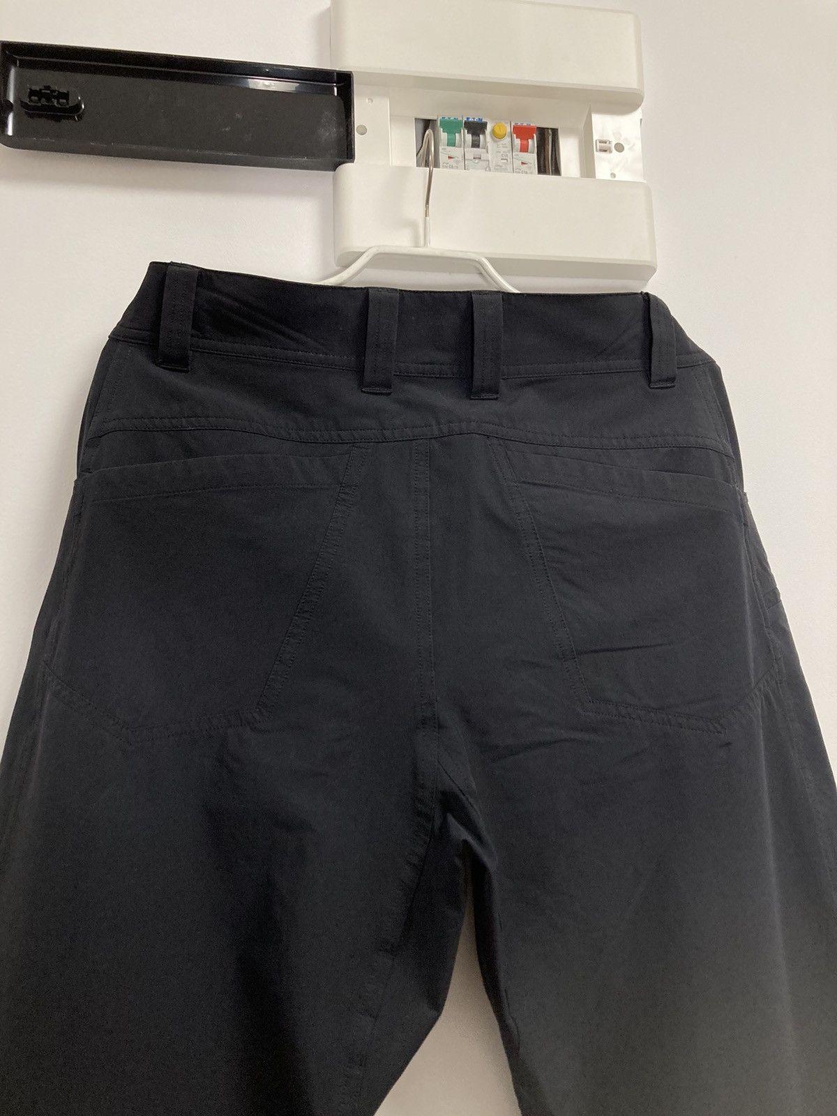 Arc'teryx Arcteryx black one pocket cargo pants Size US 32 / EU 48 - 7 Thumbnail