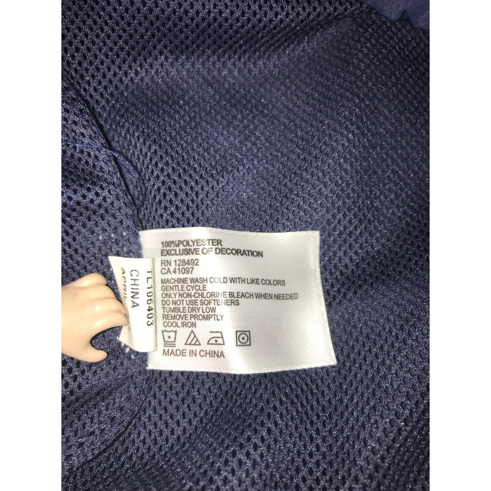 Greg Norman Greg Norman Men's L Navy V Neck Water Resistant Pullover Size US L / EU 52-54 / 3 - 5 Thumbnail