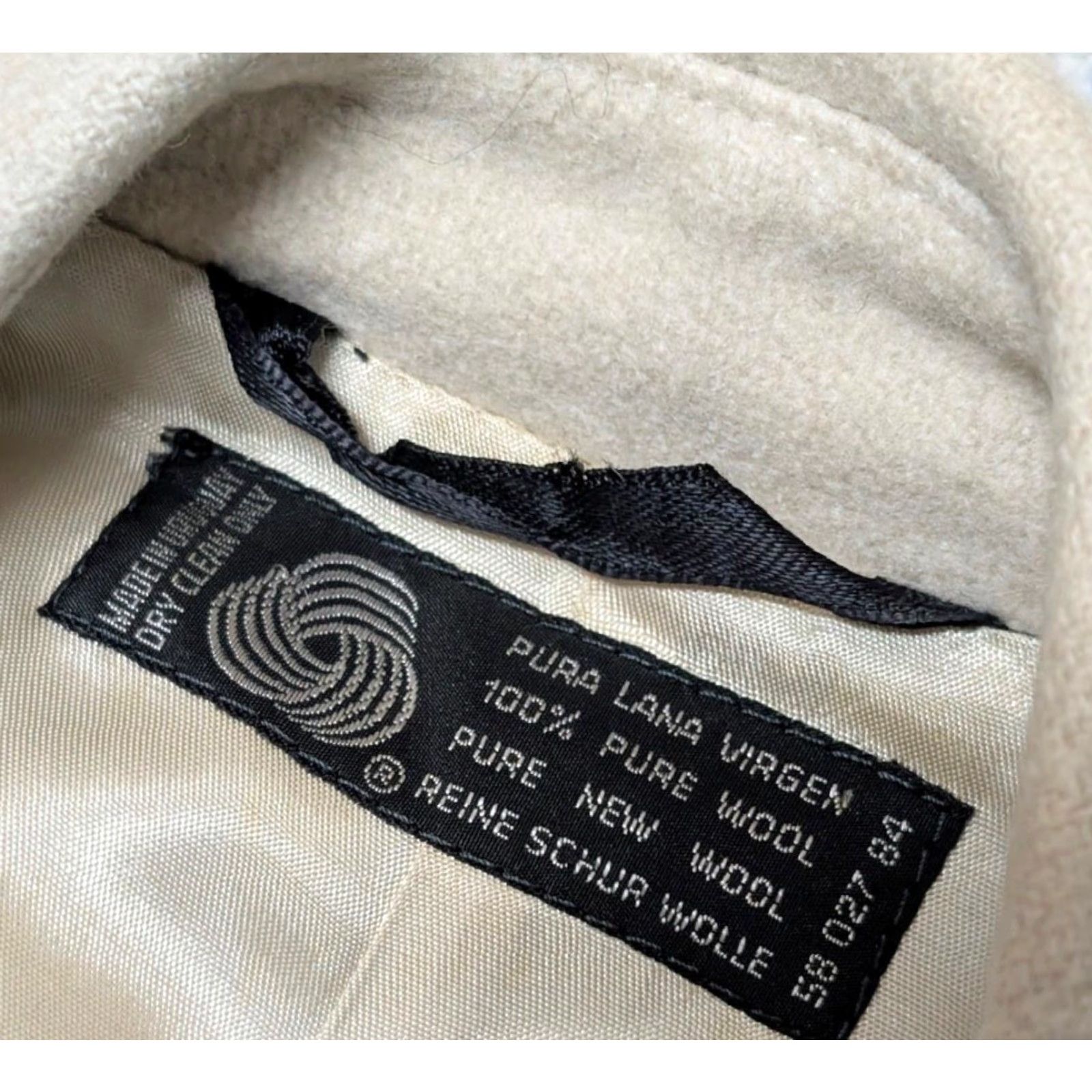 Off-White VINTAGE American Male OVERCOAT Wool Slim XS Off-White Long Coat Belted 36 Chest 34-36 Men Mens Size US XS / EU 42 / 0 - 5 Thumbnail