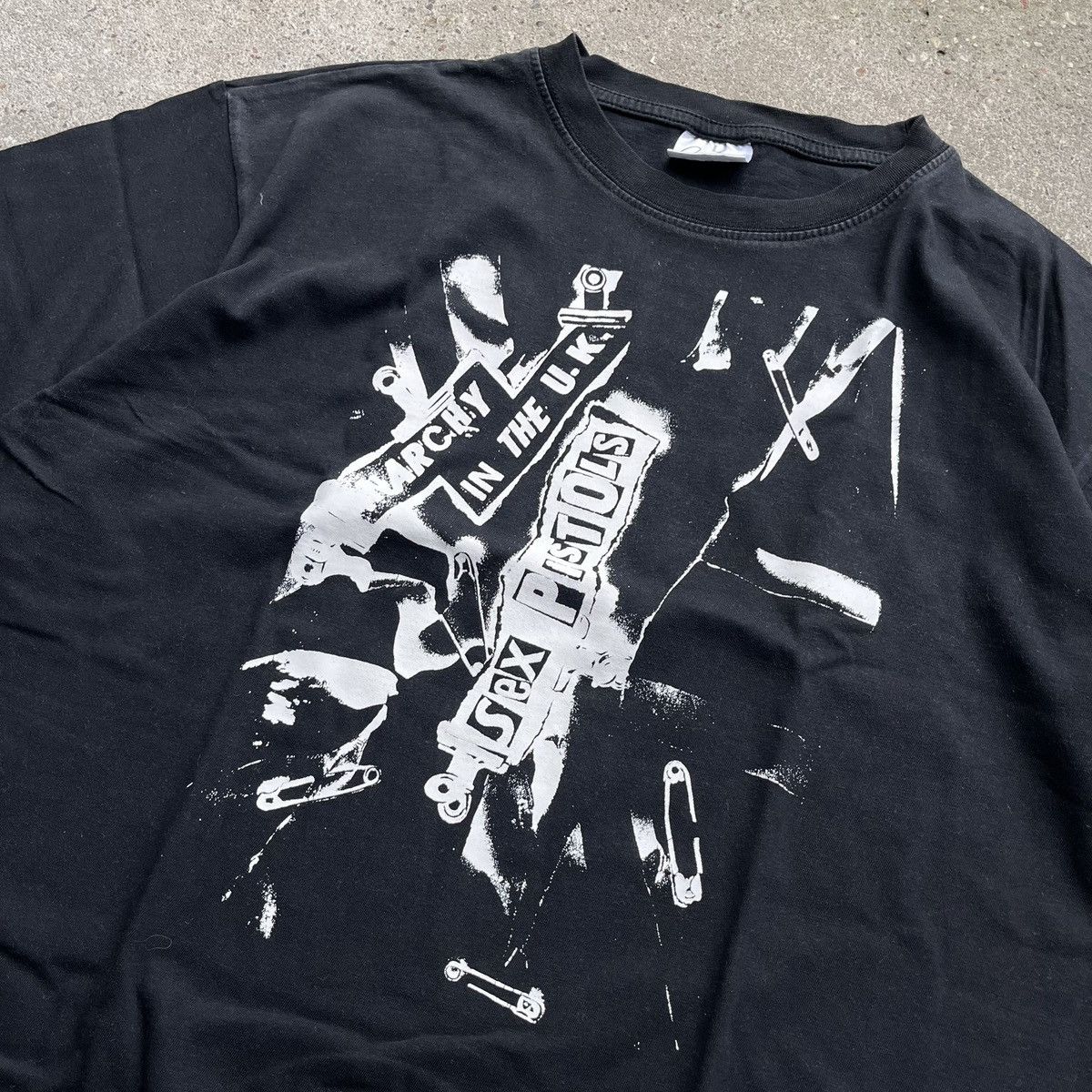 Band Tees × Vintage 90’s Sex Pistols “Anarchy in UK” Tshirt vintage black Size US L / EU 52-54 / 3 - 3 Thumbnail