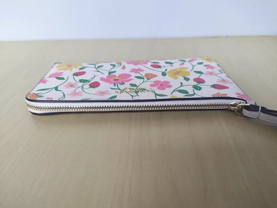 Kate Spade Kate Spade Lucy Strawberry Garden L-Zip Wristlet T-0006 Size ONE SIZE - 4 Thumbnail