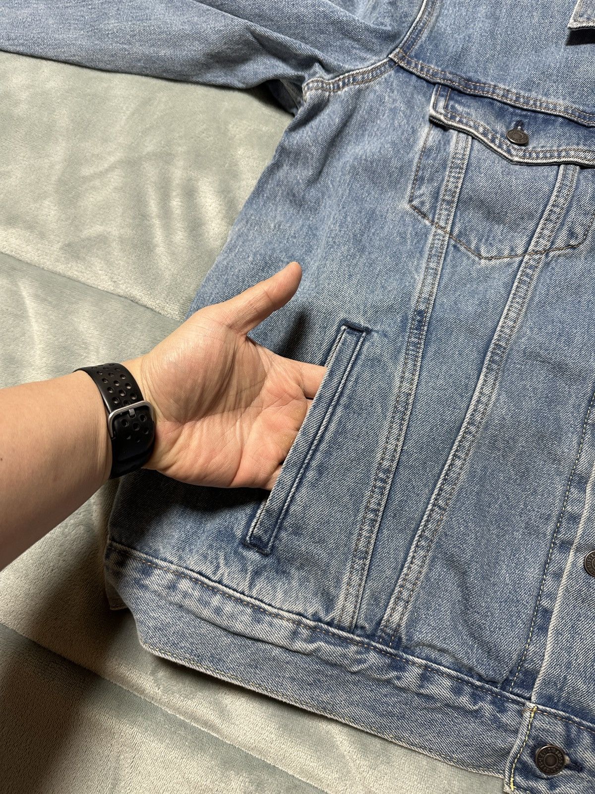Levi's Levi’s Premium Denim Trucker Jacket Medium Wash - size XL Size US XL / EU 56 / 4 - 7 Thumbnail