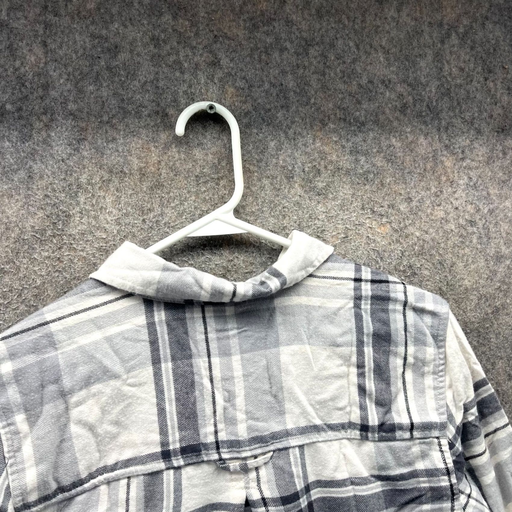 American Eagle Outfitters American Eagle Outfitters Shirt Womens Medium Gray Plaid Button-Down Flannel Soft Comfort Classic Casual Size M / US 6-8 / IT 42-44 - 3 Thumbnail