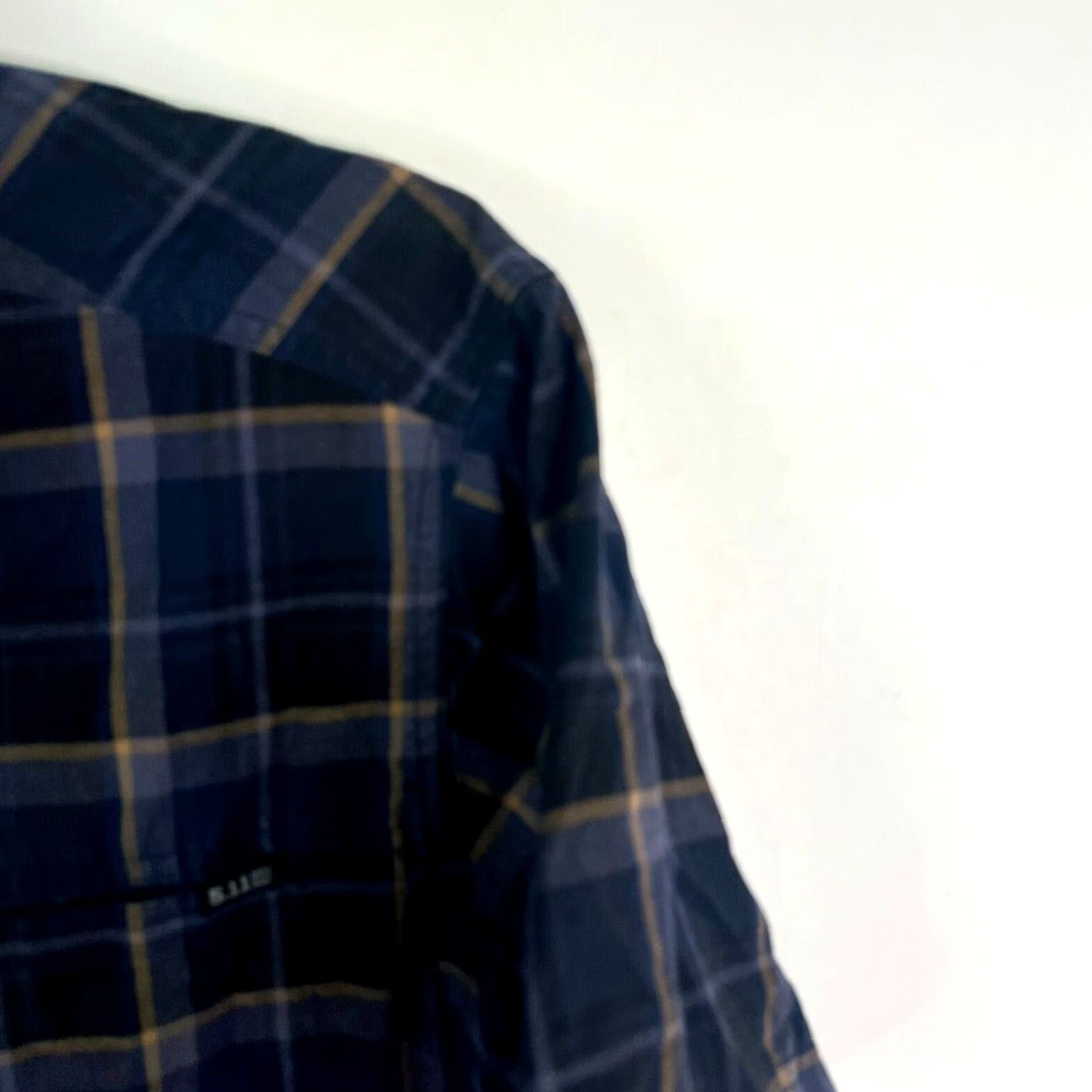 Vintage 5.11 Tactical Plaid Button-Up Shirt Mens Size M Blue Short Sleeve Casual Shirt Size US M / EU 48-50 / 2 - 2 Thumbnail