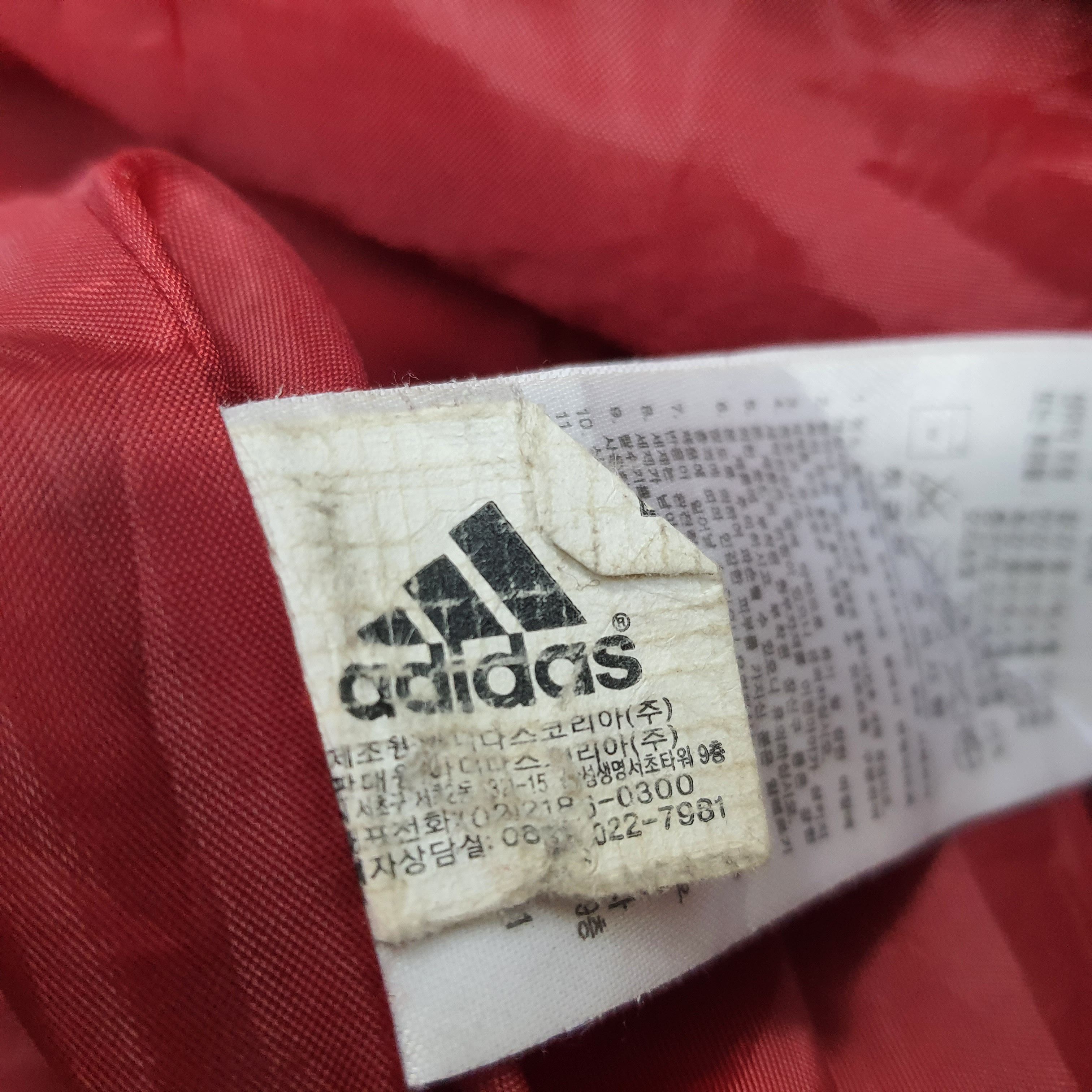 Adidas Vintage Adidas Liverpool F.C Puffer Jacket C262N5 Size US L / EU 52-54 / 3 - 12 Thumbnail