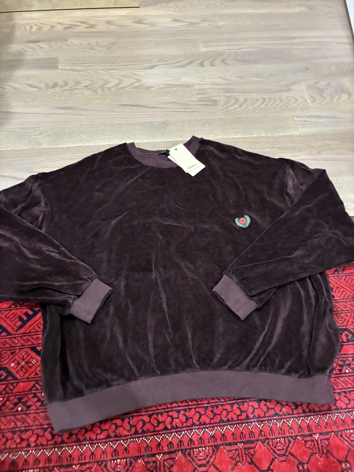 Yeezy Yeezy Season 5 Velour Crest Crewneck Size US L / EU 52-54 / 3 - 1 Thumbnail