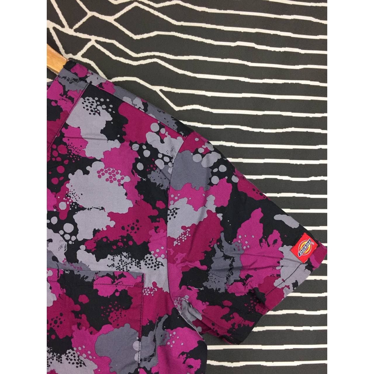 Dickies × Vintage Dickies Workwear Abstract Print V-Neck Scrub Top Size S Size US S / EU 44-46 / 1 - 5 Thumbnail