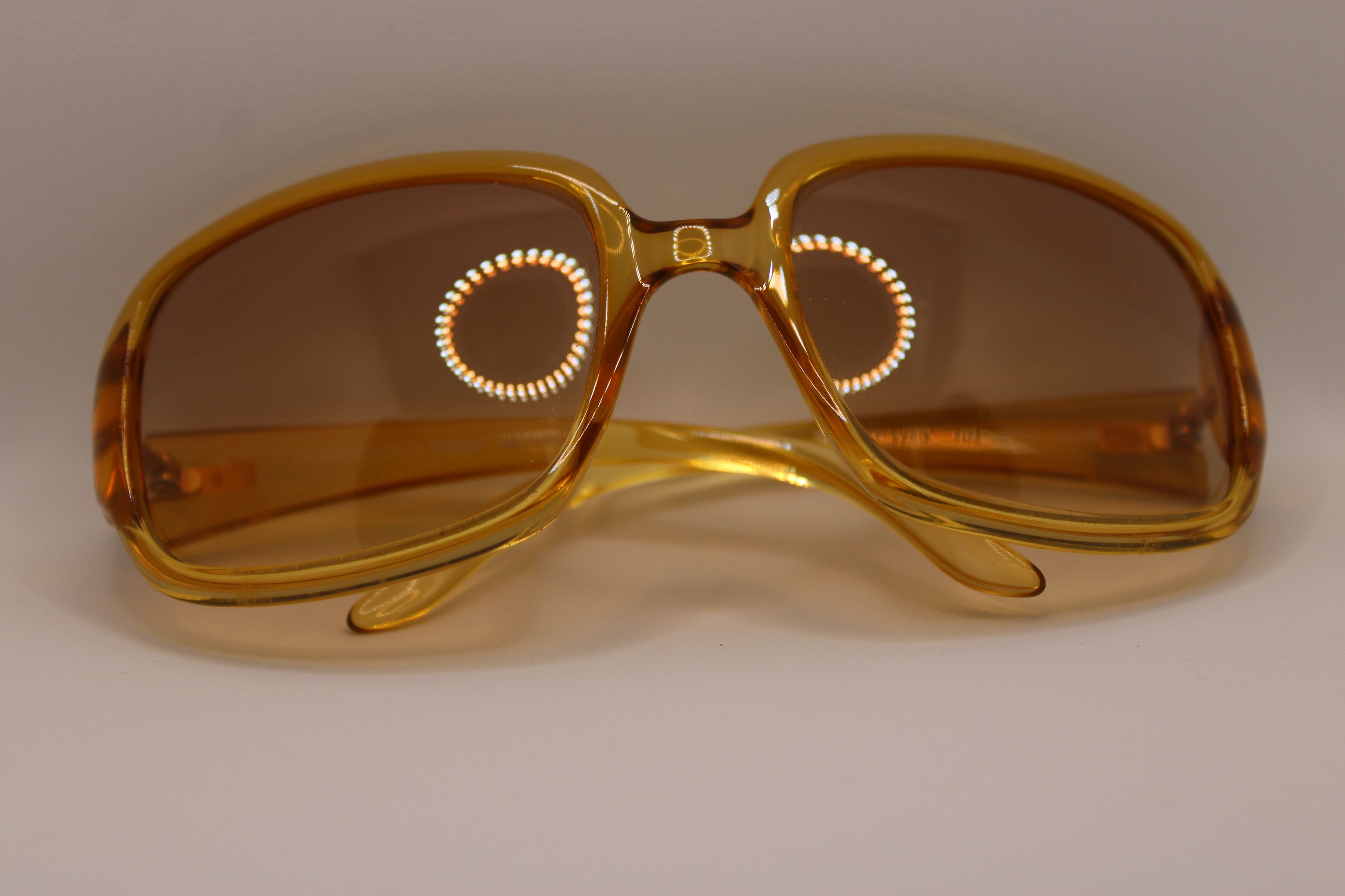 Gianfranco Ferre Fantastic Vtg. Gianfranco Ferre Yellow Sunglasses Size ONE SIZE - 2 Thumbnail