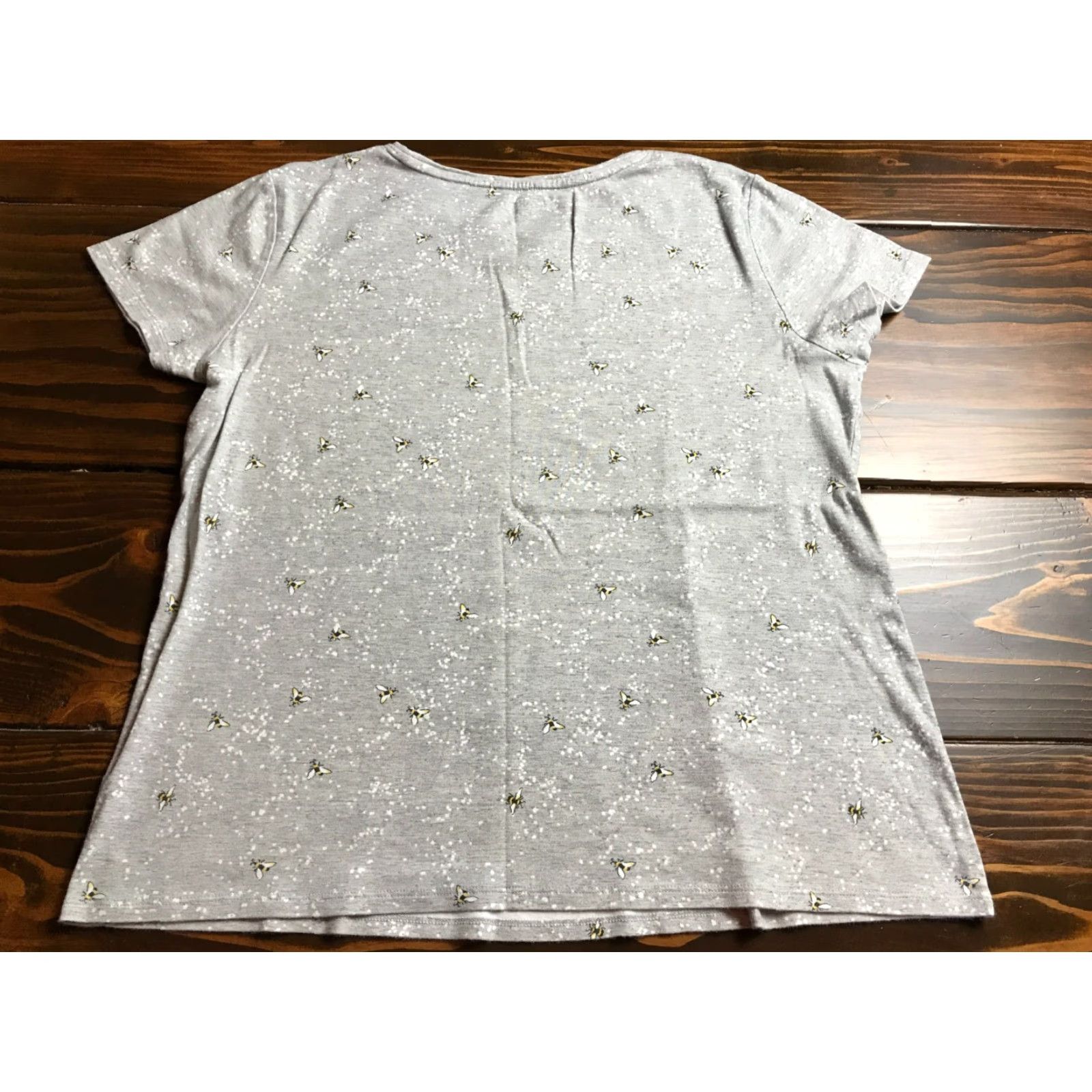 Croft & Barrow Croft & Barrow Shirt Women's Medium Gray Honeybee The Classic Tee Casual Modern Size M / US 6-8 / IT 42-44 - 2 Thumbnail
