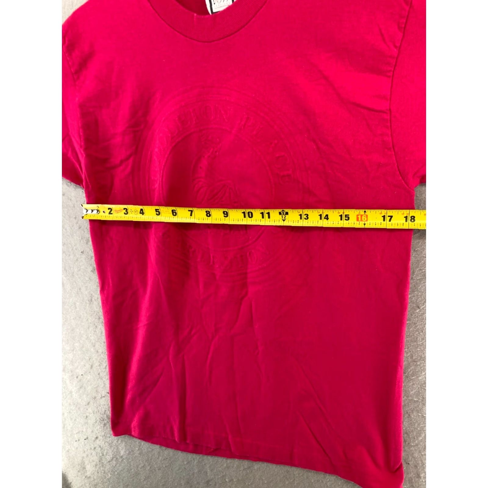 Vintage VINTAGE? Boss Textiles Mens TShirt Medium Red Embossed Middleton Place Charleston Size US M / EU 48-50 / 2 - 2 Thumbnail