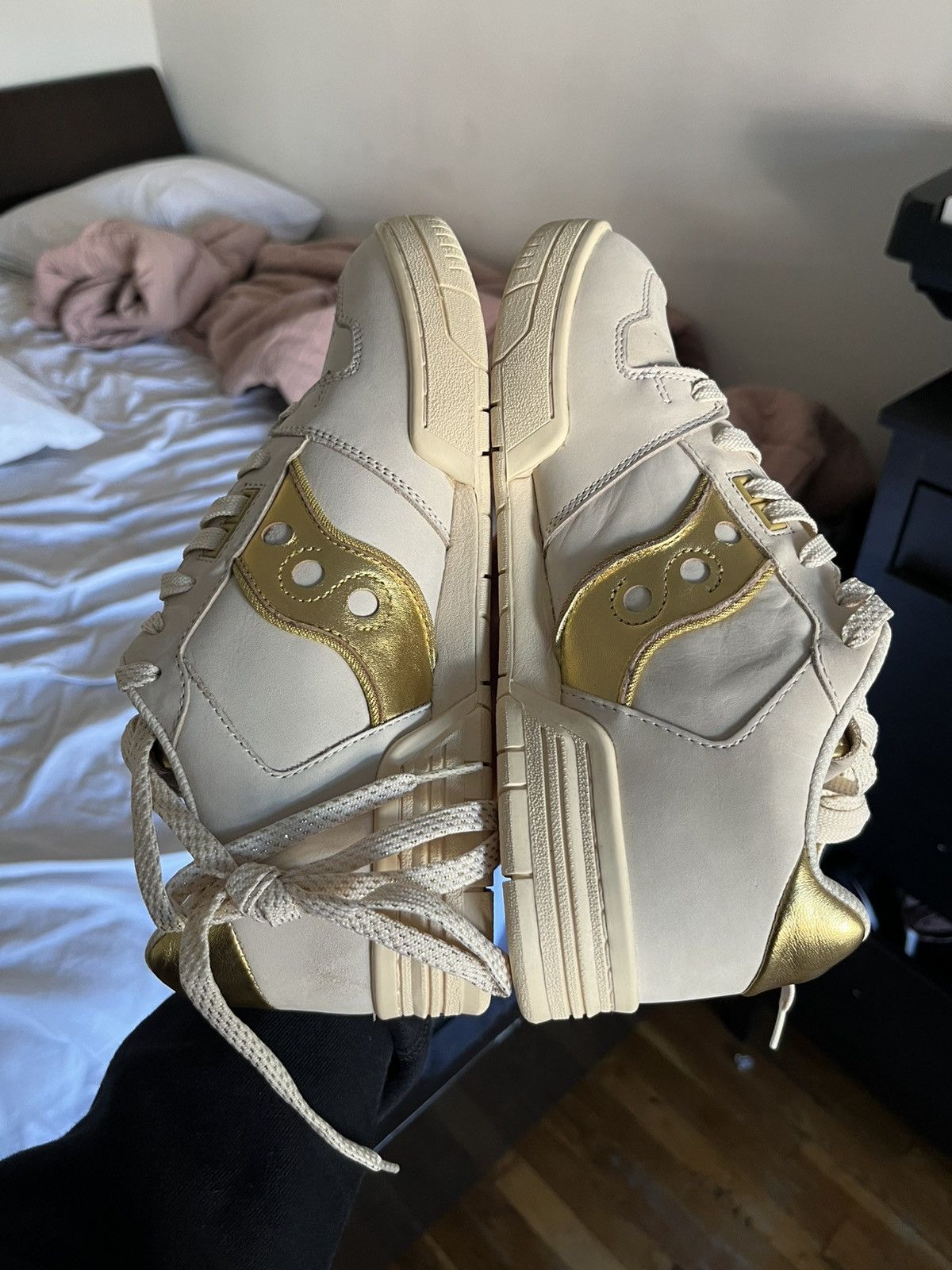 Saucony Saucony x Hommewrk Sonic low us9 beige and gold cream white Size US 9 / EU 42 - 5 Thumbnail