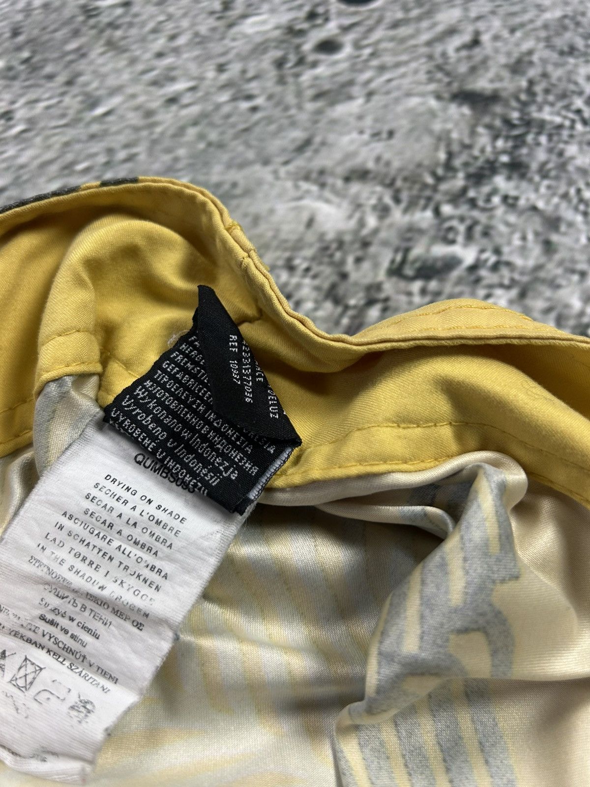 Quiksilver Quiksilver shorts yellow Y2K vintage fullprint graffiti surf Size US 34 / EU 50 - 7 Thumbnail