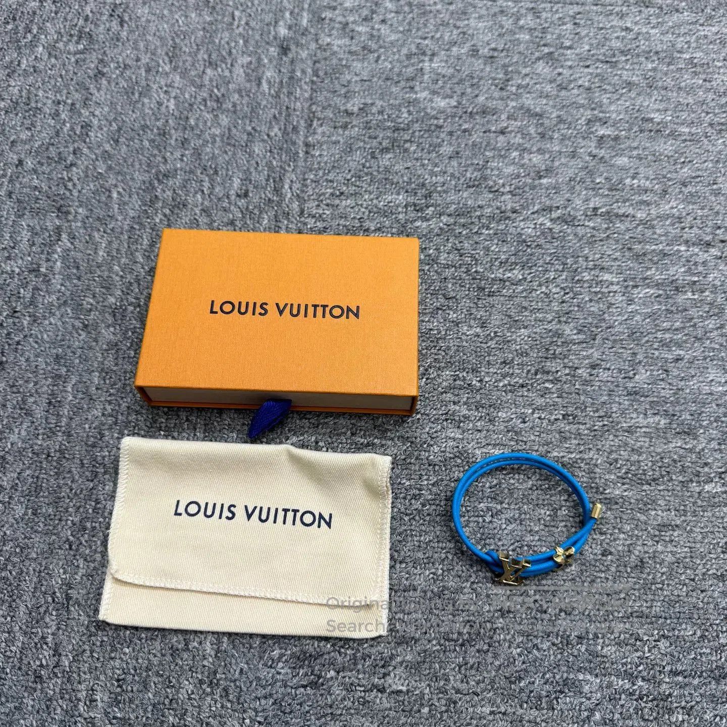 Louis Vuitton Louis Vuitton LV Bloom Bracelet. Size ONE SIZE - 1 Thumbnail