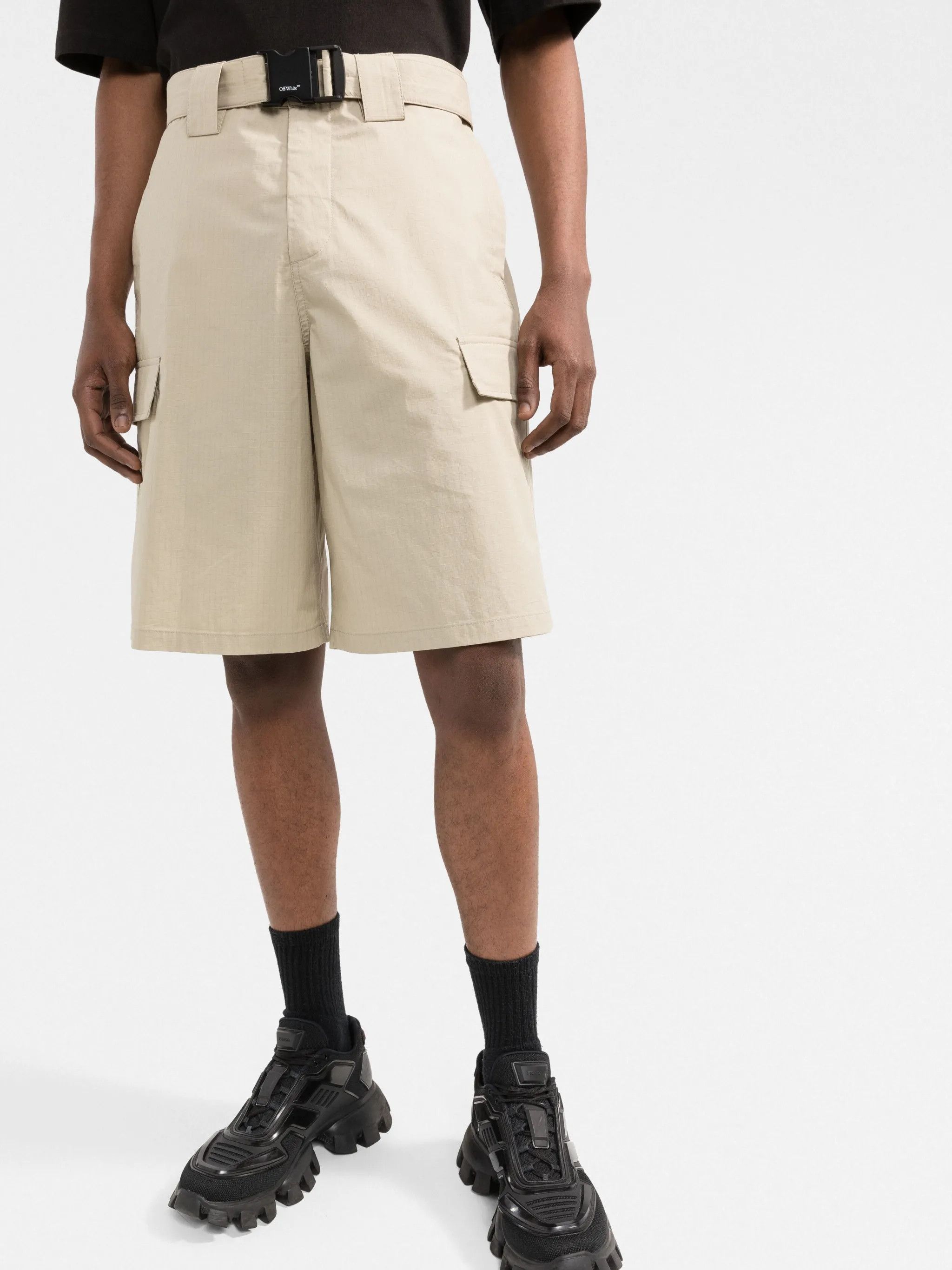 Off-White o1gr1nt0125 Buckle Cargo Short in Beige Size US 34 / EU 50 - 3 Thumbnail