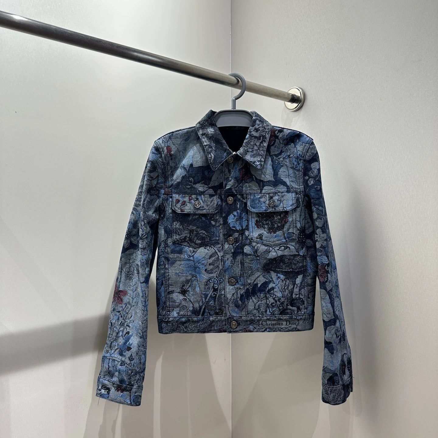 Dior Dior feb282 floral letter print denim jacket 36 Size XS / US 0-2 / IT 36-38 - 1 Thumbnail