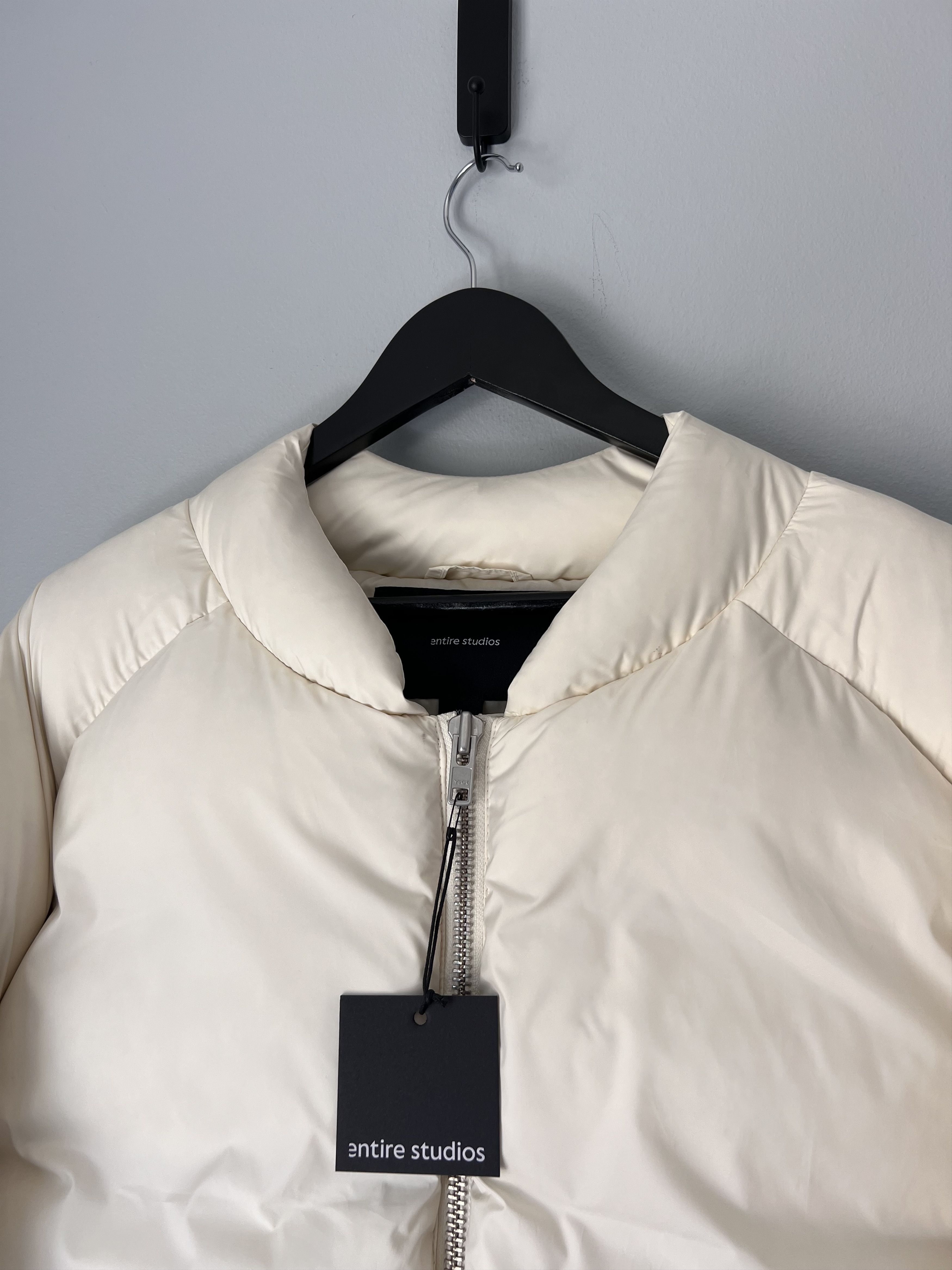 Entire Studios Entire Studios Cropped Pillow Down Jacket in White Size US XL / EU 56 / 4 - 2 Thumbnail