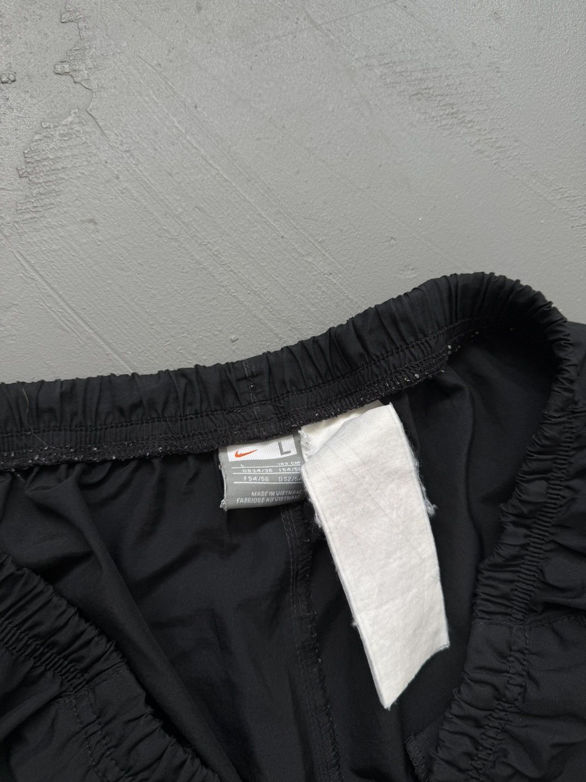 Nike Trackpants Nike Vintage Streetwear Outdoor Casual Style Drip Size US 33 - 6 Thumbnail