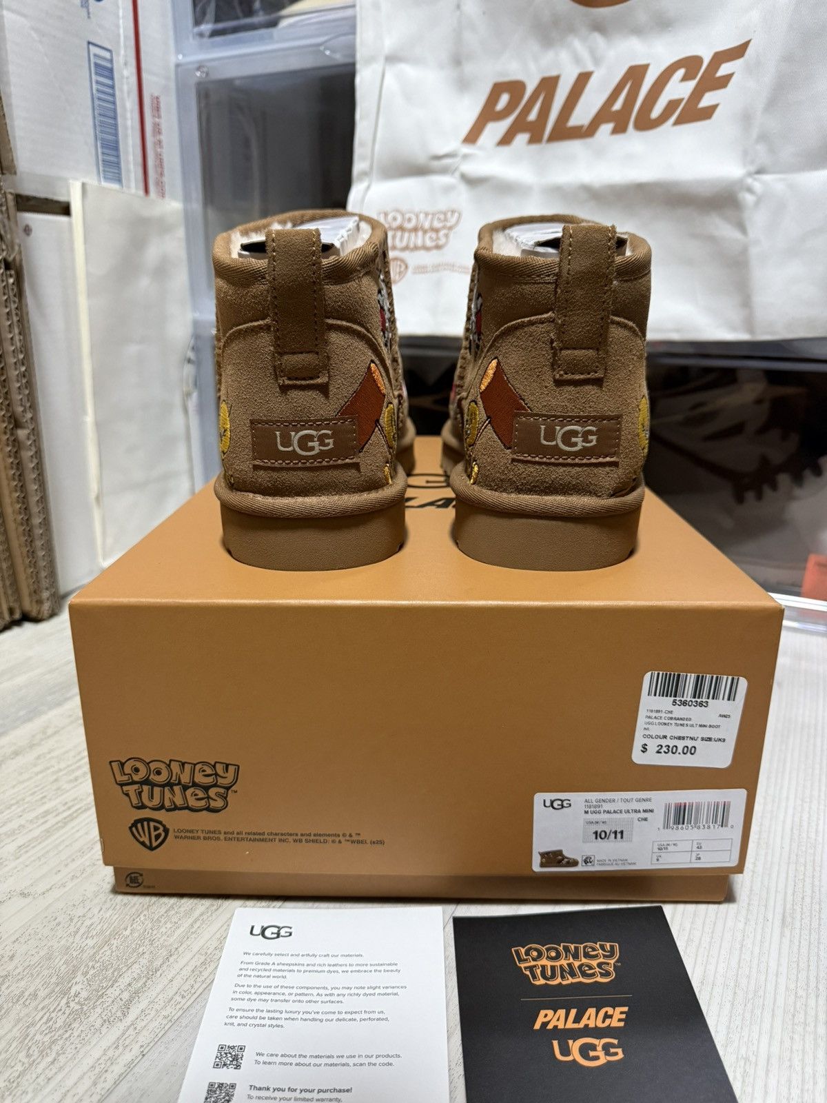 Palace × Ugg UGG Classic Ultra Mini Boot Palace x Looney Tunes Chestnut Size US 10 / EU 43 - 5 Thumbnail