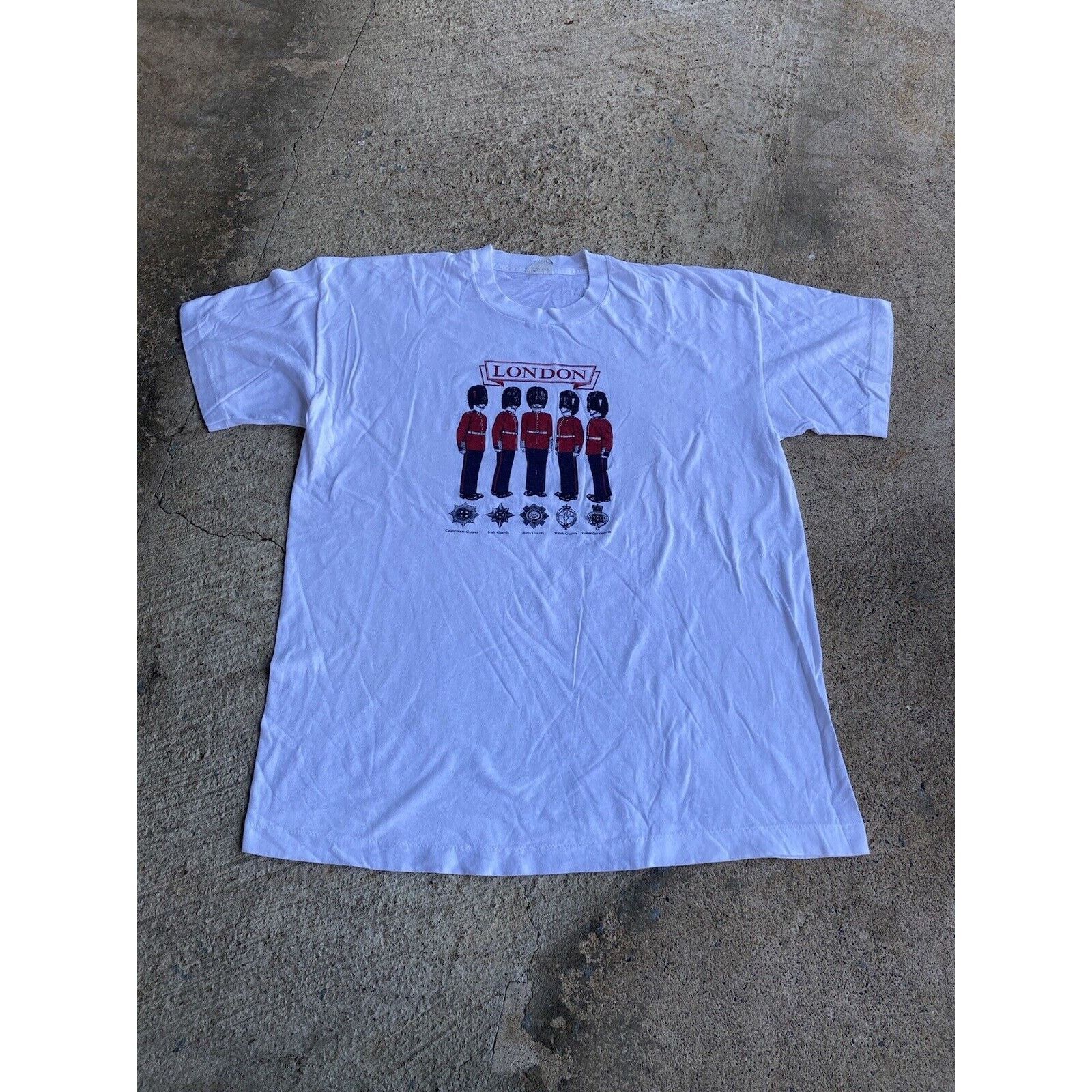 Vintage Vintage 90’s London Royal Guard Single Stitch White Shirt Size US L / EU 52-54 / 3 - 1 Thumbnail