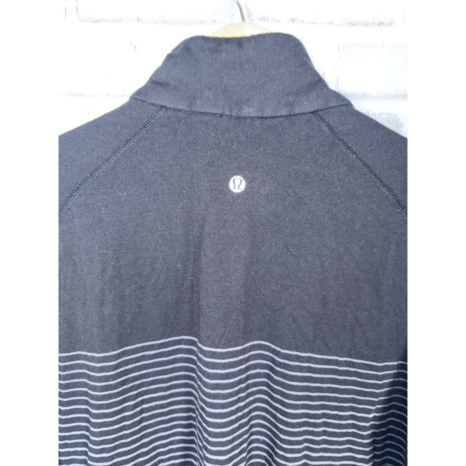Lululemon Lululemon Sweat Session 1/2 Zip Performance Sweatshirt Mens M Black Gray Stripes Size US M / EU 48-50 / 2 - 7 Thumbnail