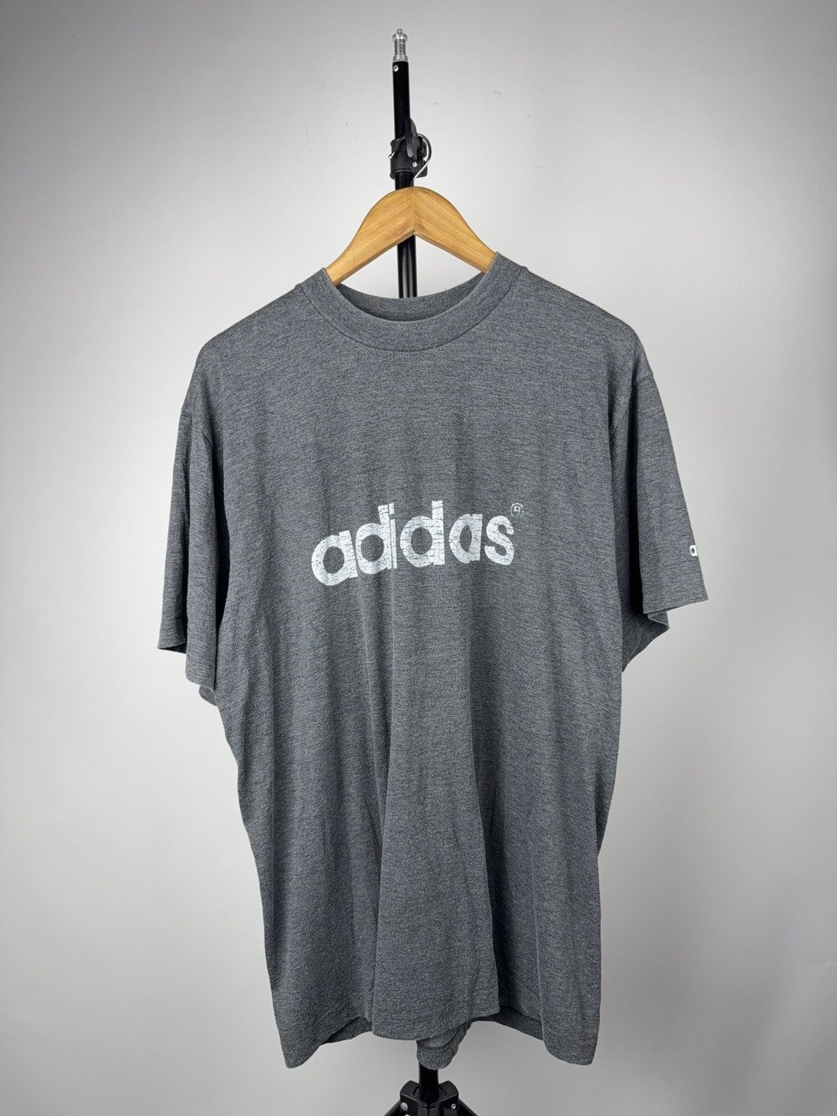 Adidas 90s Retro Adidas Vintage Cracked Logo Graphic Tee Grey L Size US L / EU 52-54 / 3 - 1 Thumbnail