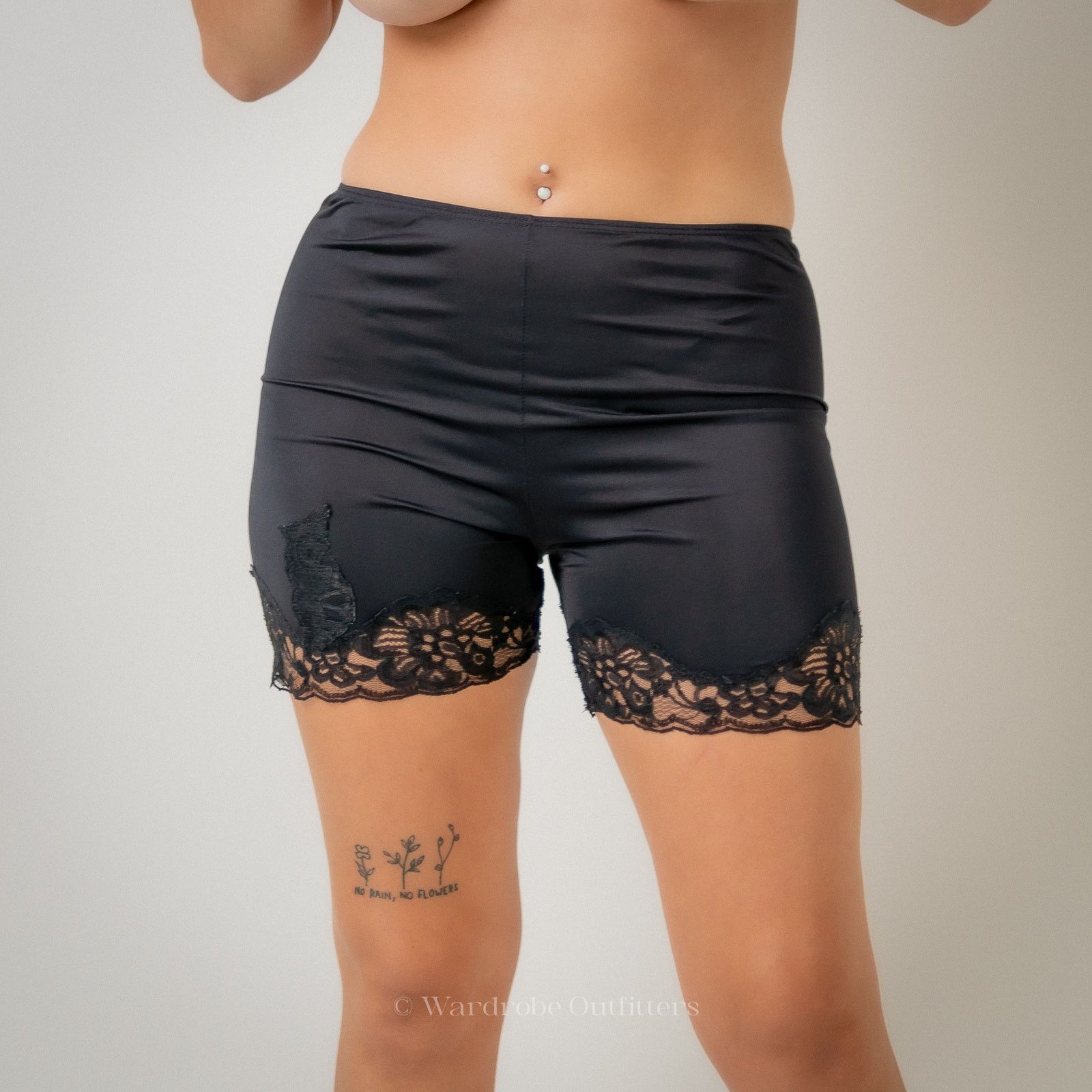Vintage Vintage Black Lace Bloomer Lingerie Shorts Size ONE SIZE - 1 Thumbnail