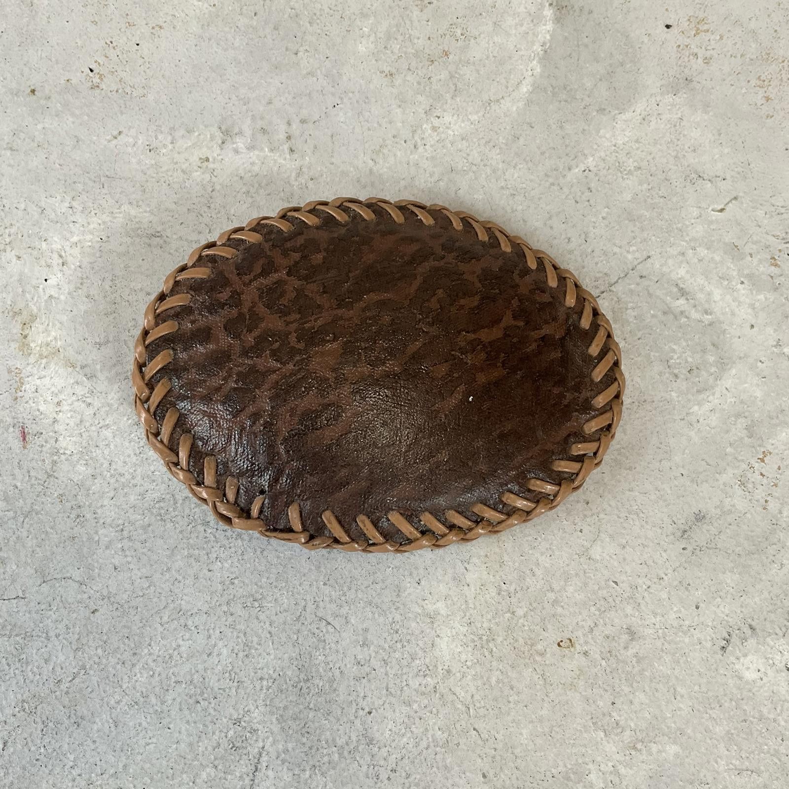 Vintage vintage 70's classic tooled brown leather oval belt buckle Size ONE SIZE - 1 Thumbnail