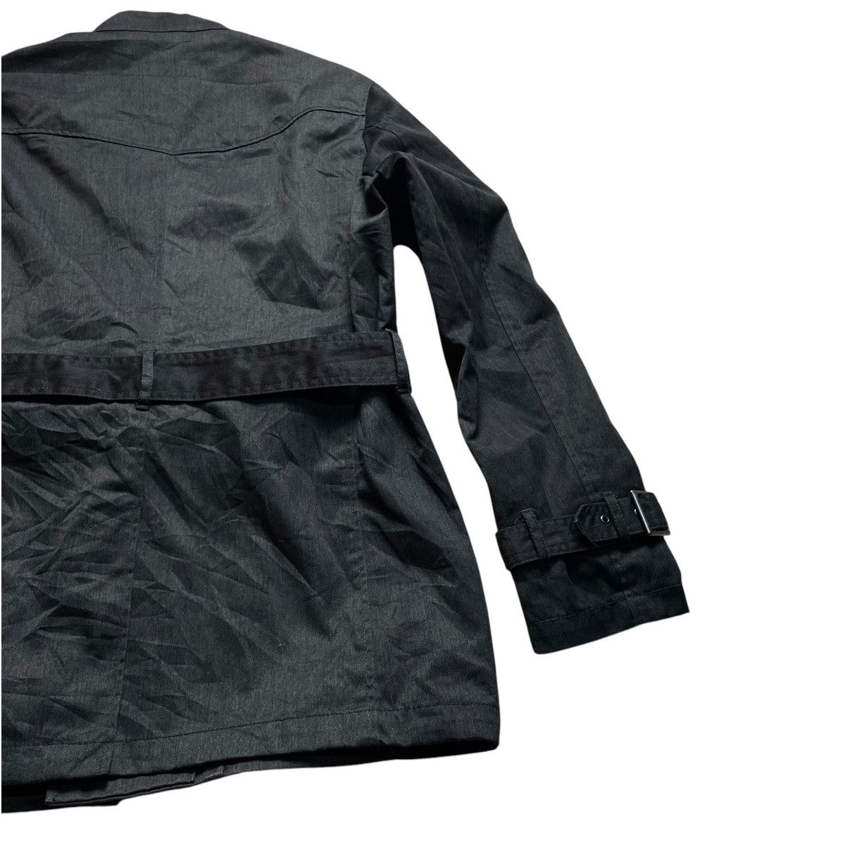 If Six Was Nine × Japanese Brand × Le Grande Bleu (L.G.B.) 🇯🇵 MEN'S BATSU BONDAGE BELTED PUNK GOTHIC MULTIPOCKET JACKET Size US L / EU 52-54 / 3 - 12 Thumbnail