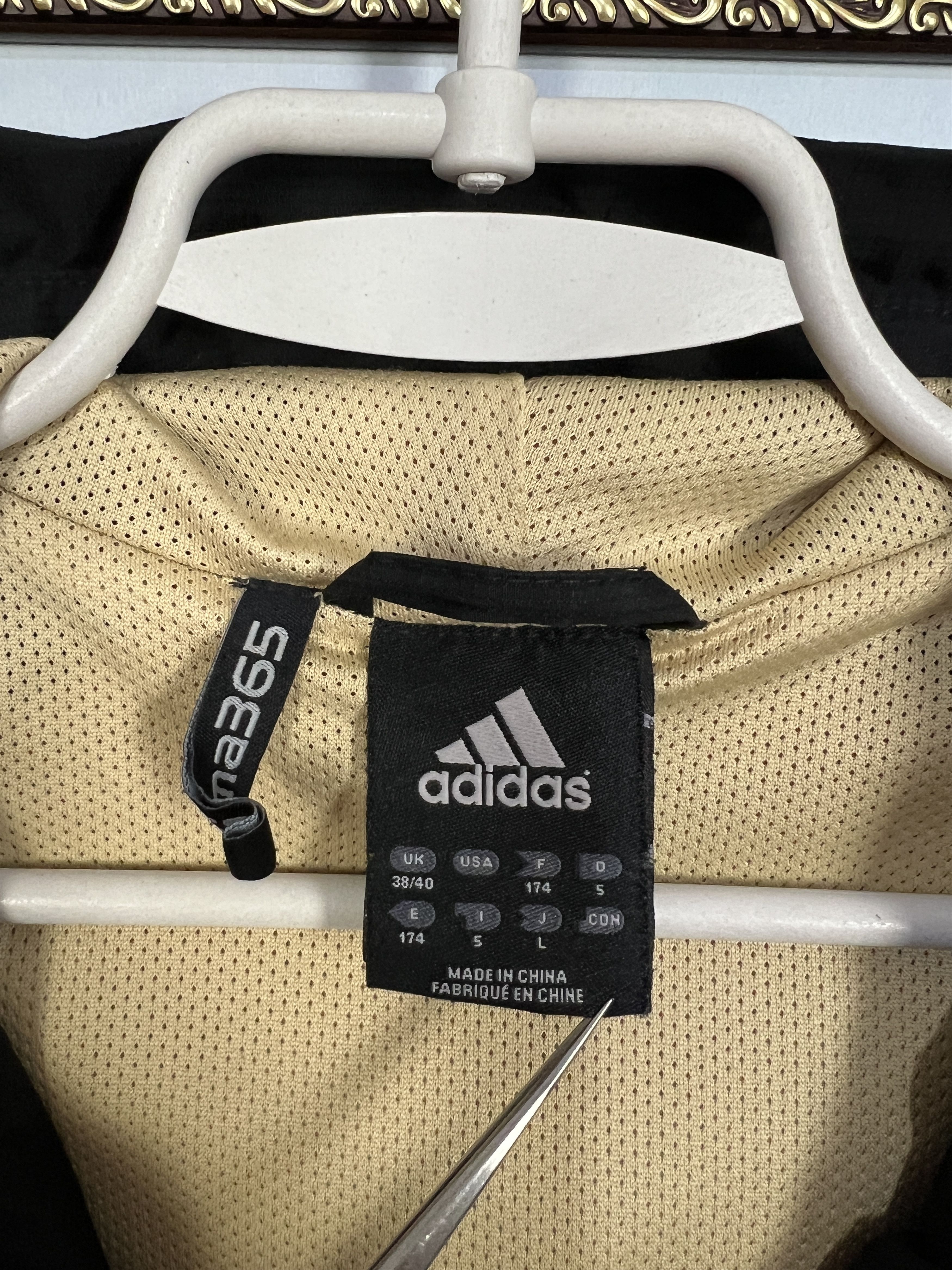 Adidas Vintage Adidas Liverpool Football Hooded Jacket Soccer Size US M / EU 48-50 / 2 - 9 Thumbnail