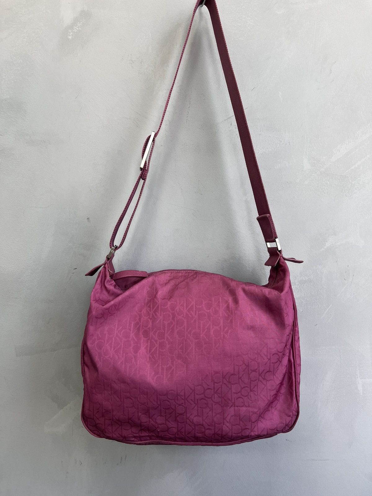 Calvin Klein VINTAGE ARCHIVE MONOGRAM CALVIN KLEIN NYLON MASSENGER BAG Size ONE SIZE - 1 Thumbnail