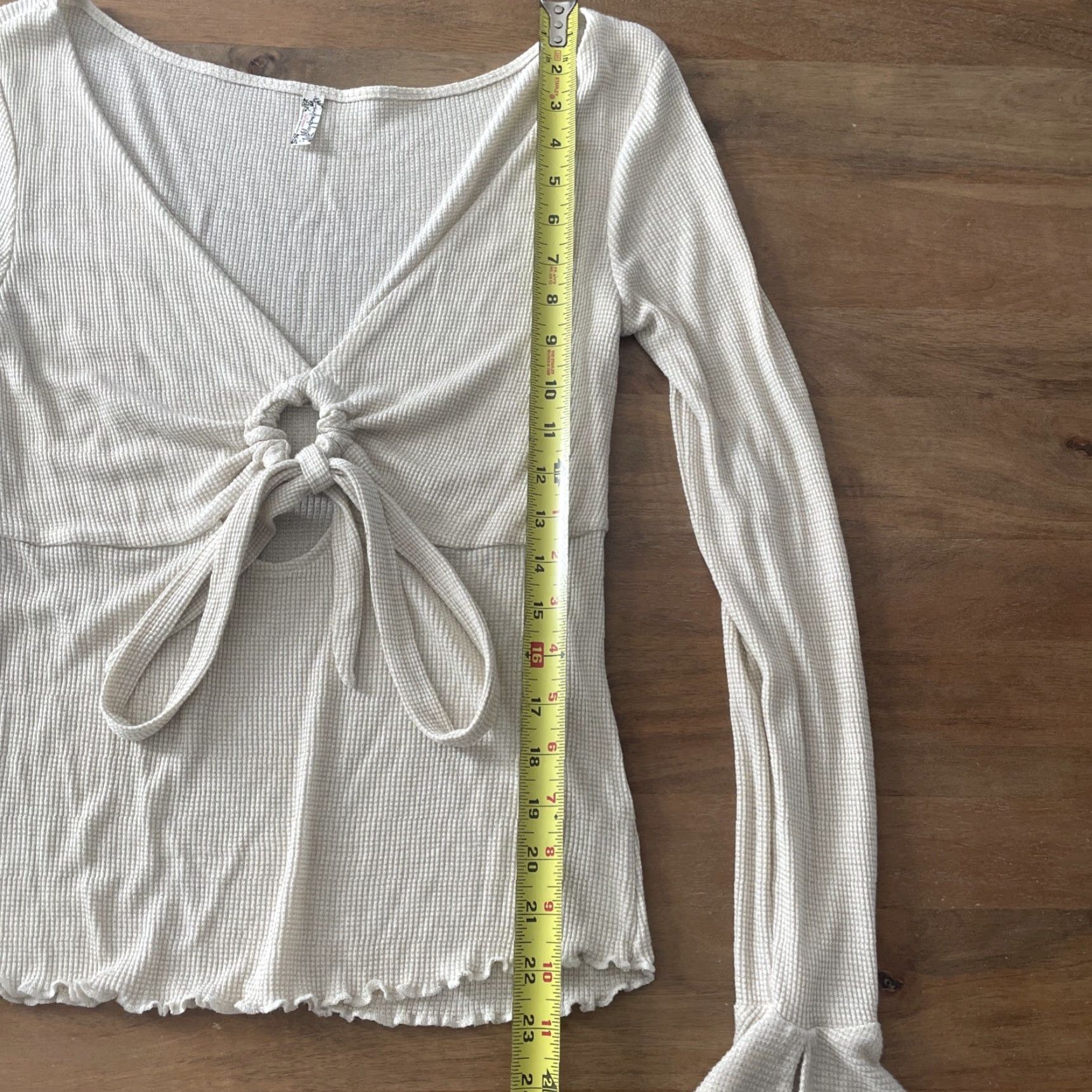 Free People Free People Blouse Shirt Women’s Small White/Gold Keyhole Front Tie V-Neck Raglan Sleeve Bohemian Casual Glitter Knit String Size S / US 4 / IT 40 - 6 Thumbnail